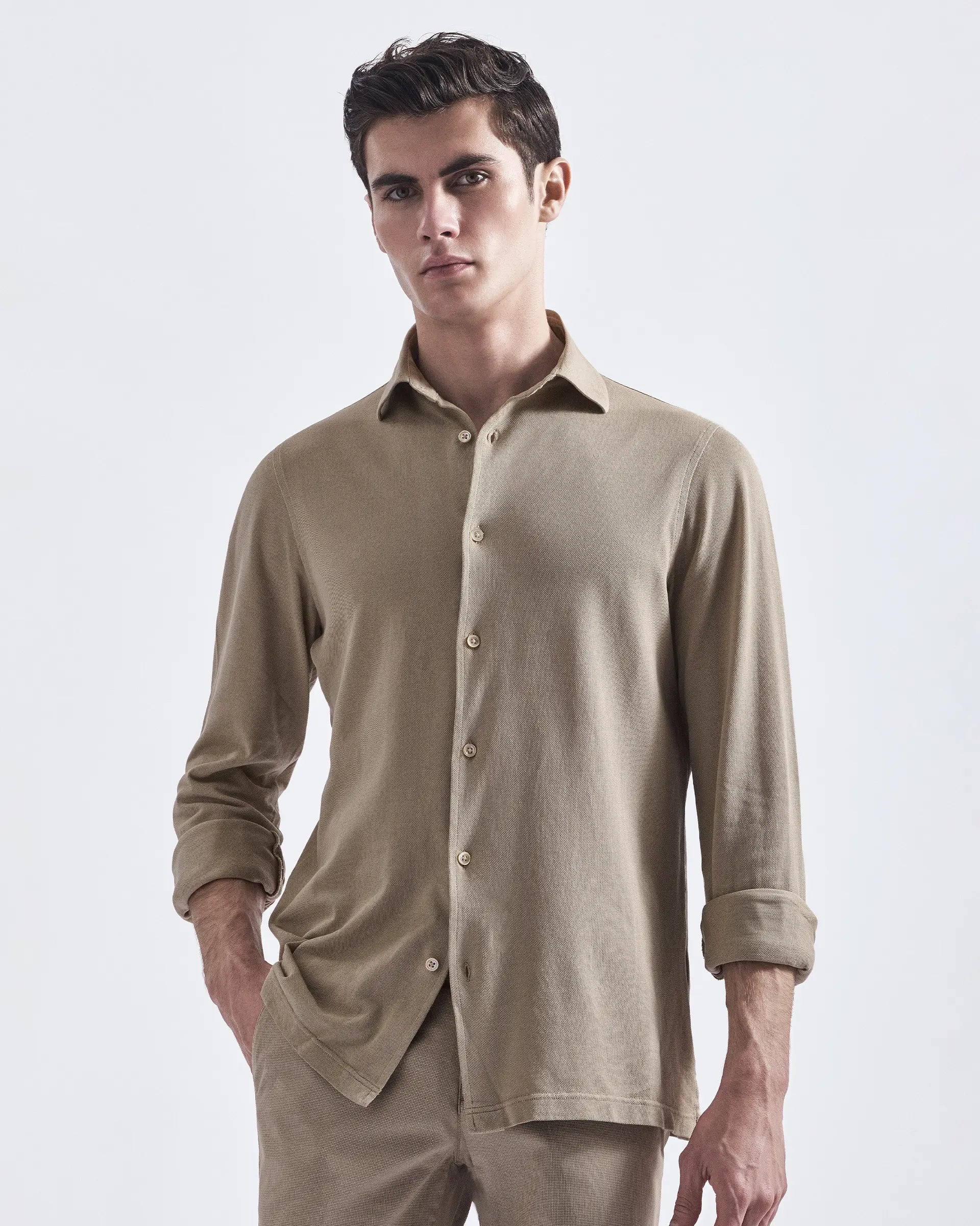 Camicia beige in cotone piquet tinto in capo