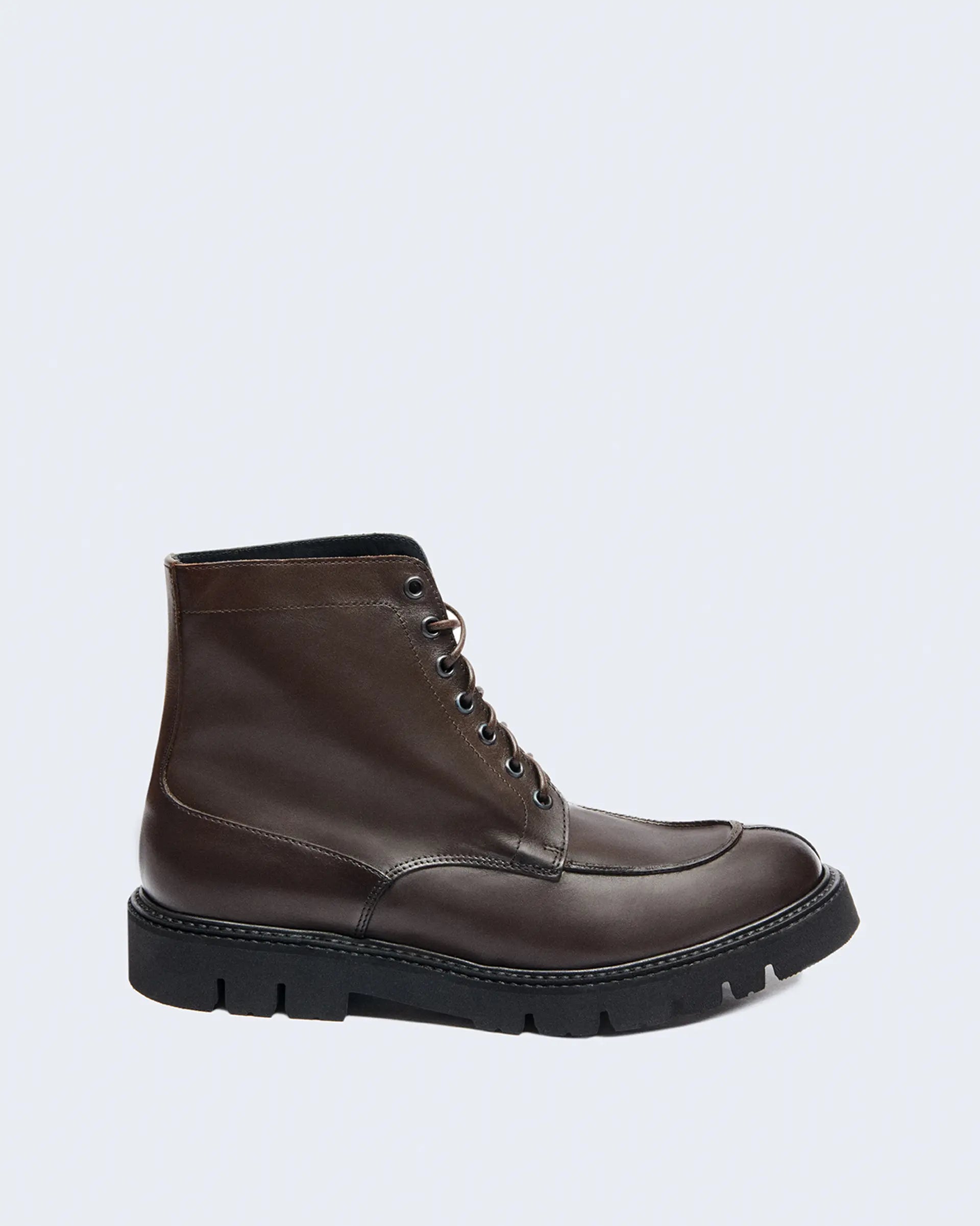 Lace-up boot in dark brown leather