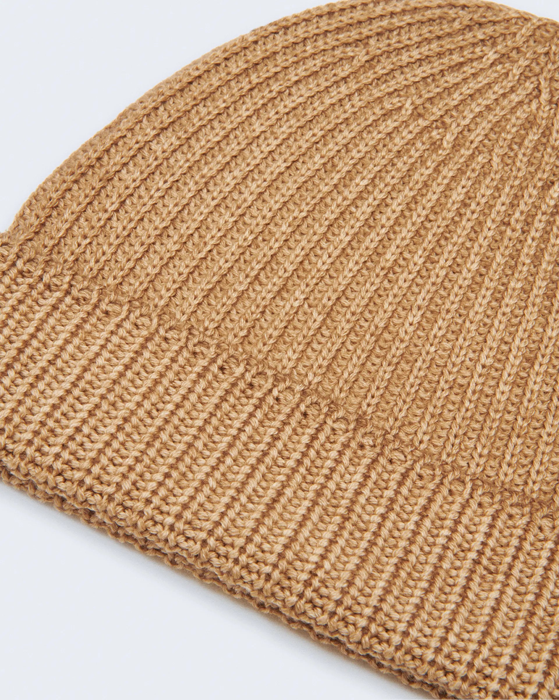 Beanie in pure camel wool