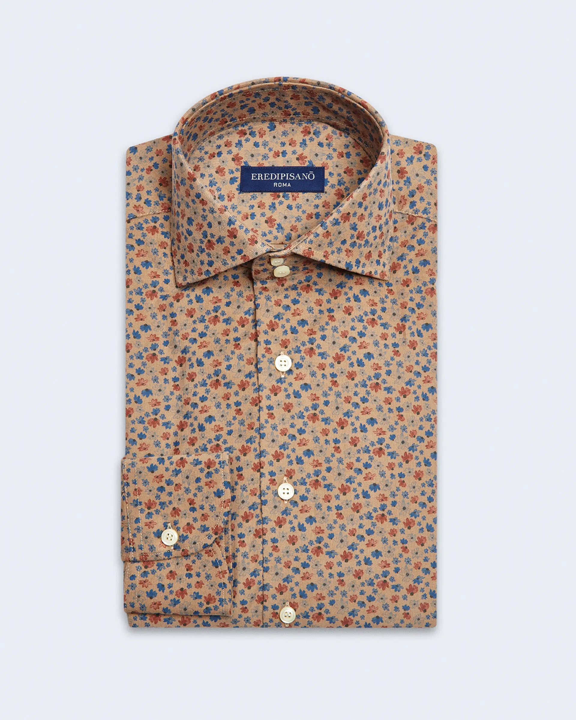 Camisa de flores con fondo beige y corte moderno con cuello París