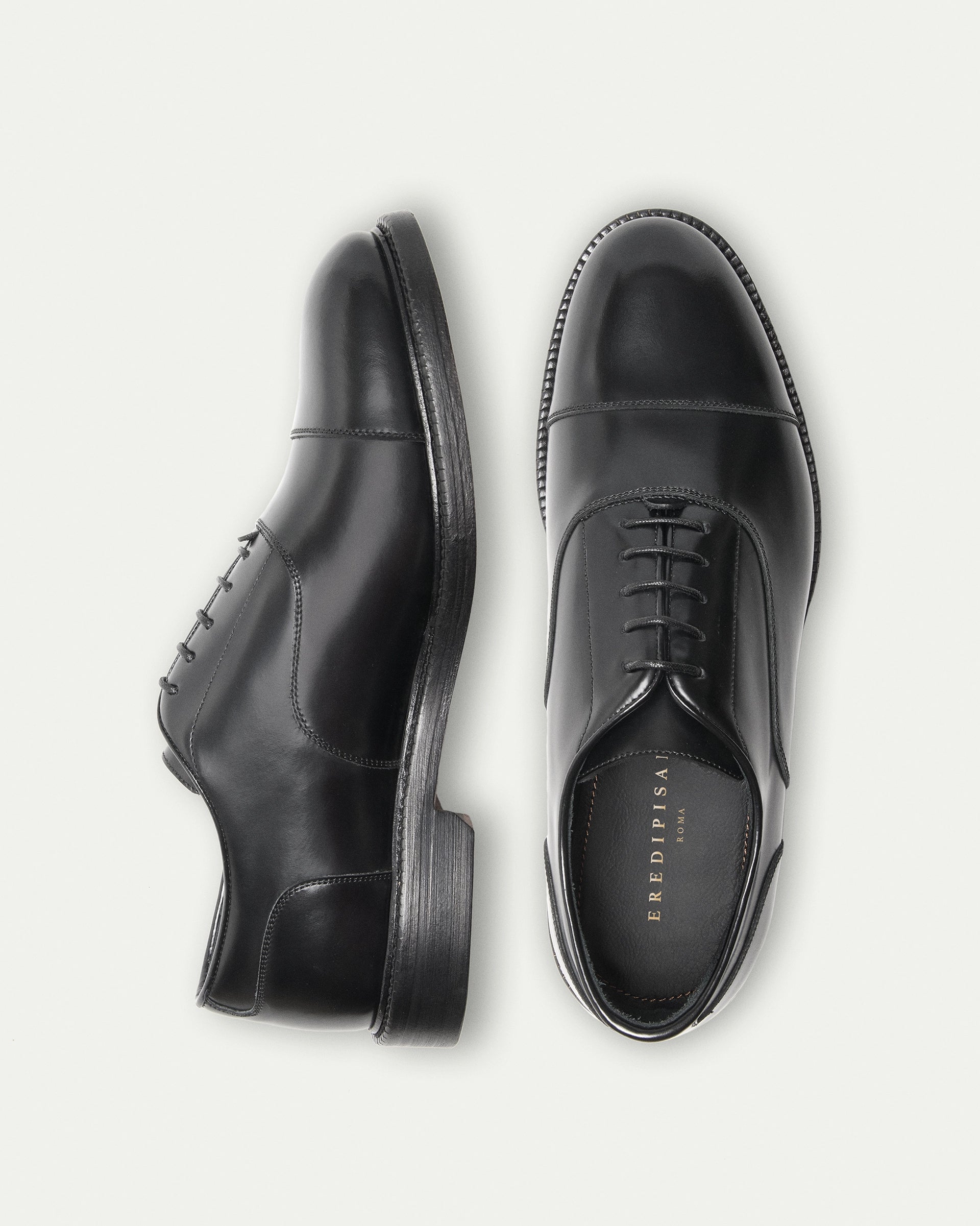 Stringata oxford nera in pelle di vitello