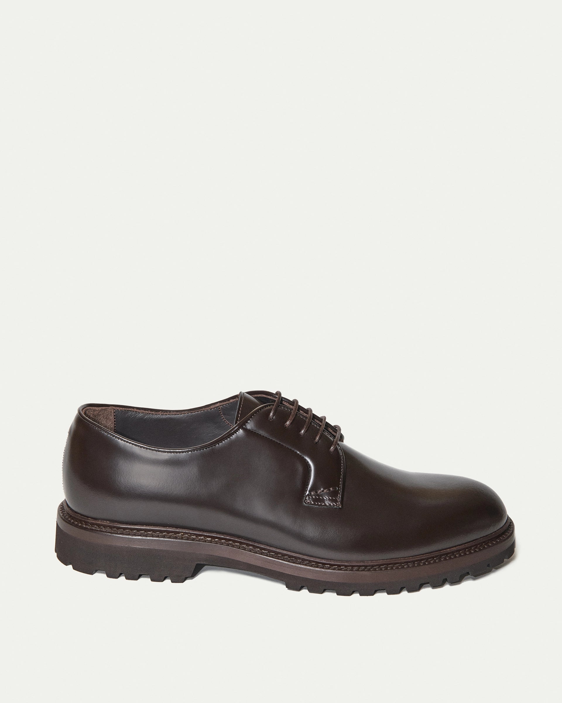 Stringata derby marrone in pelle di vitello