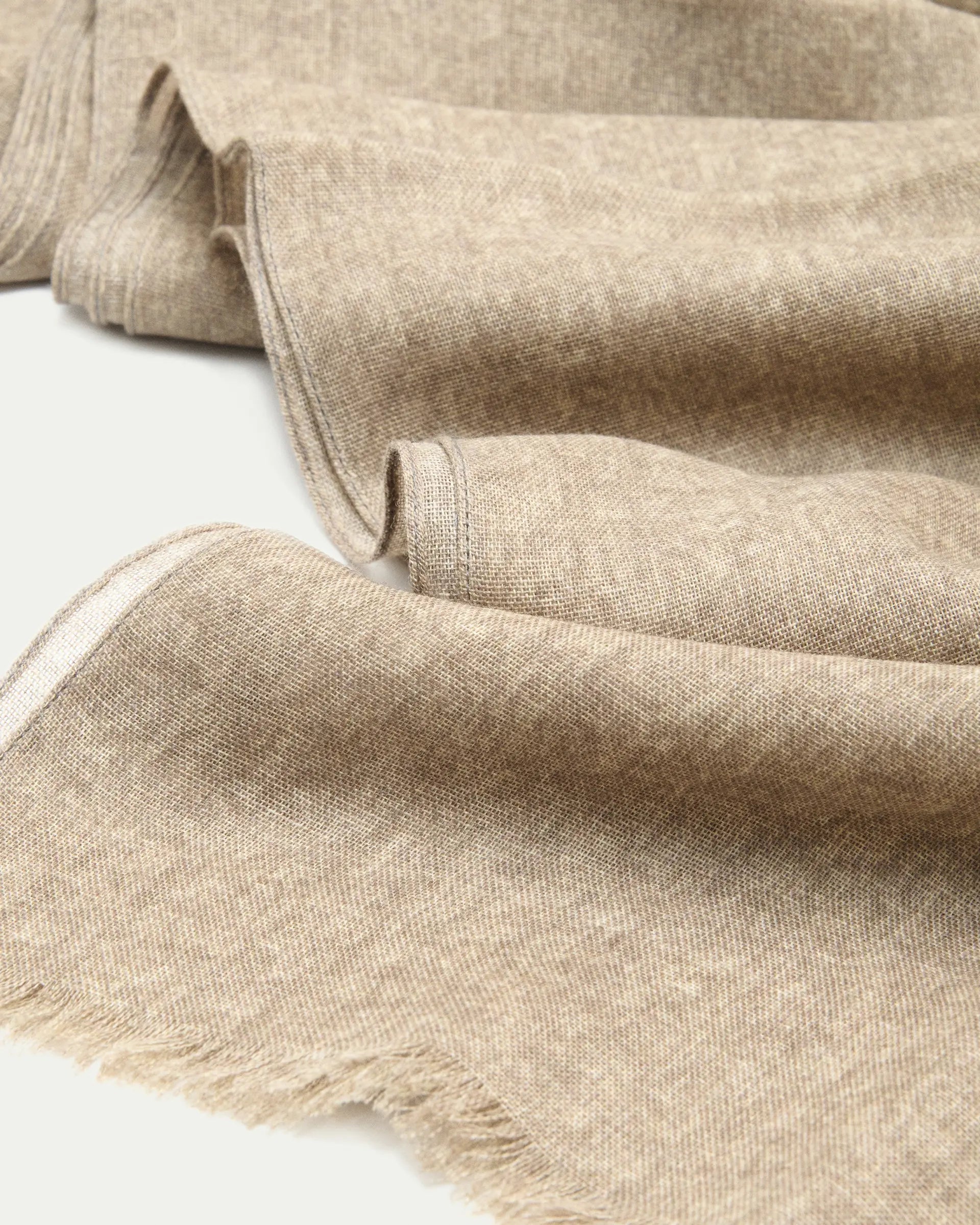 Sciarpa beige in lana e seta