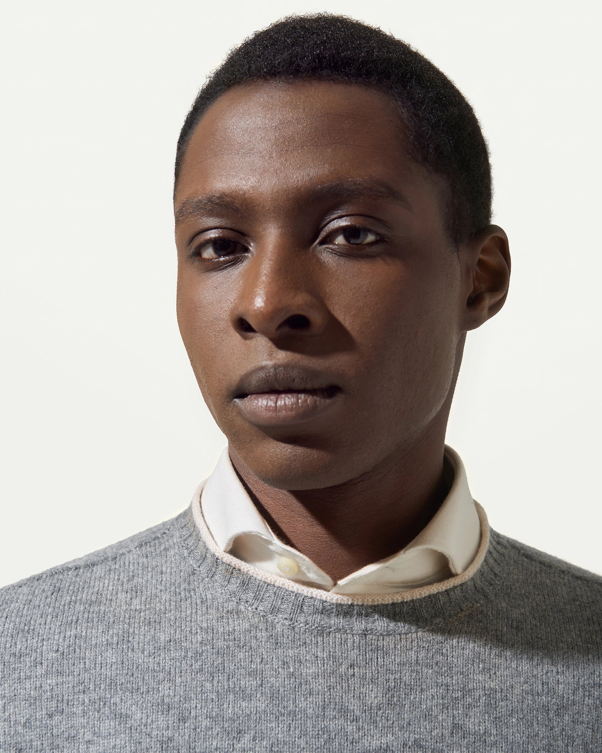 Girocollo profilato grigio finezza 7 in pura lana merinos extrafine