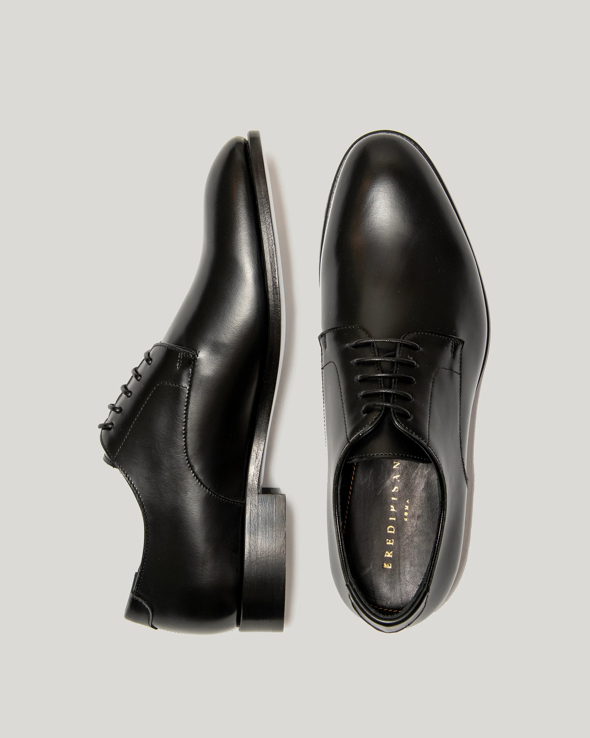 Stringata oxford nera in pelle di vitello