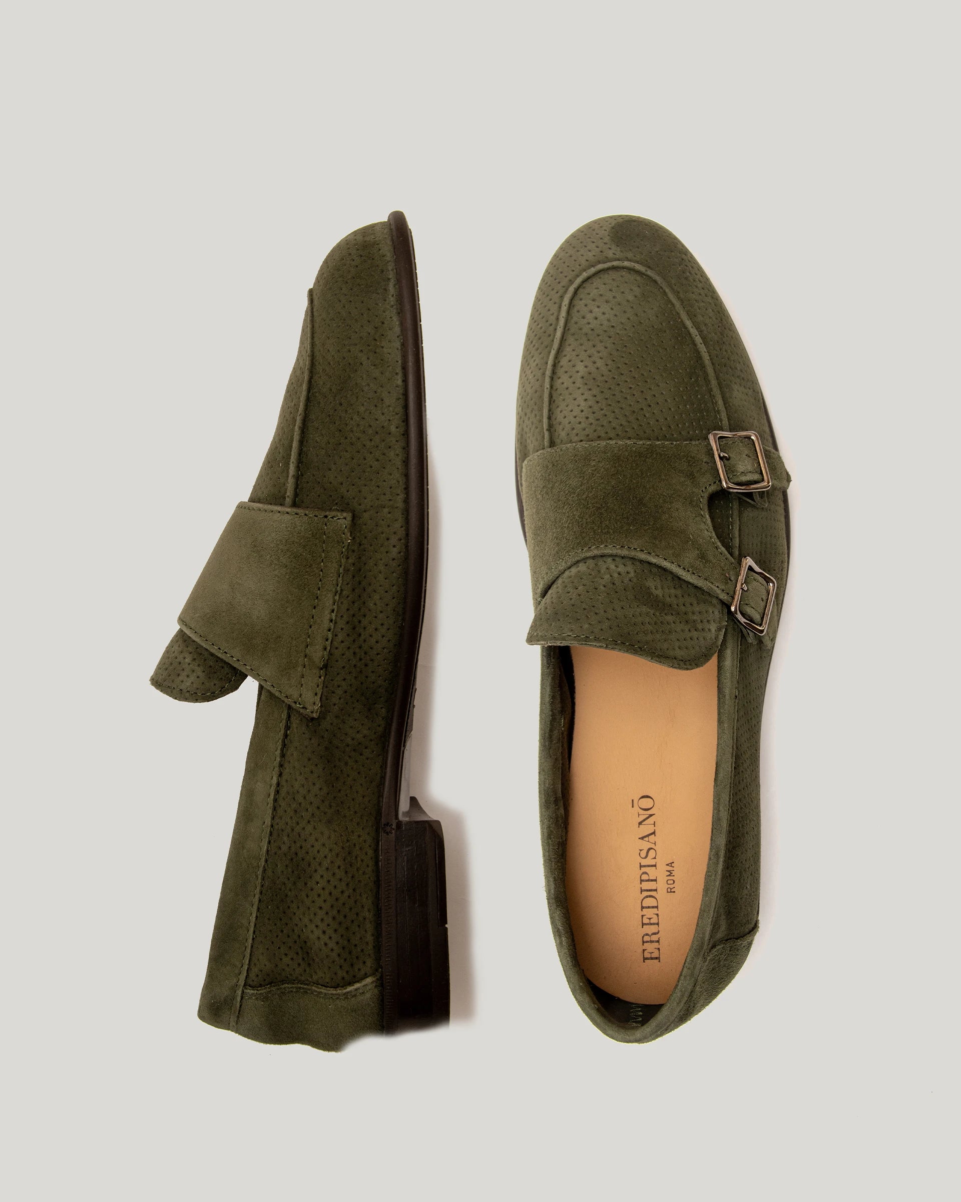 Mocassino verde in pelle scamosciata con doppia fibbia laterale