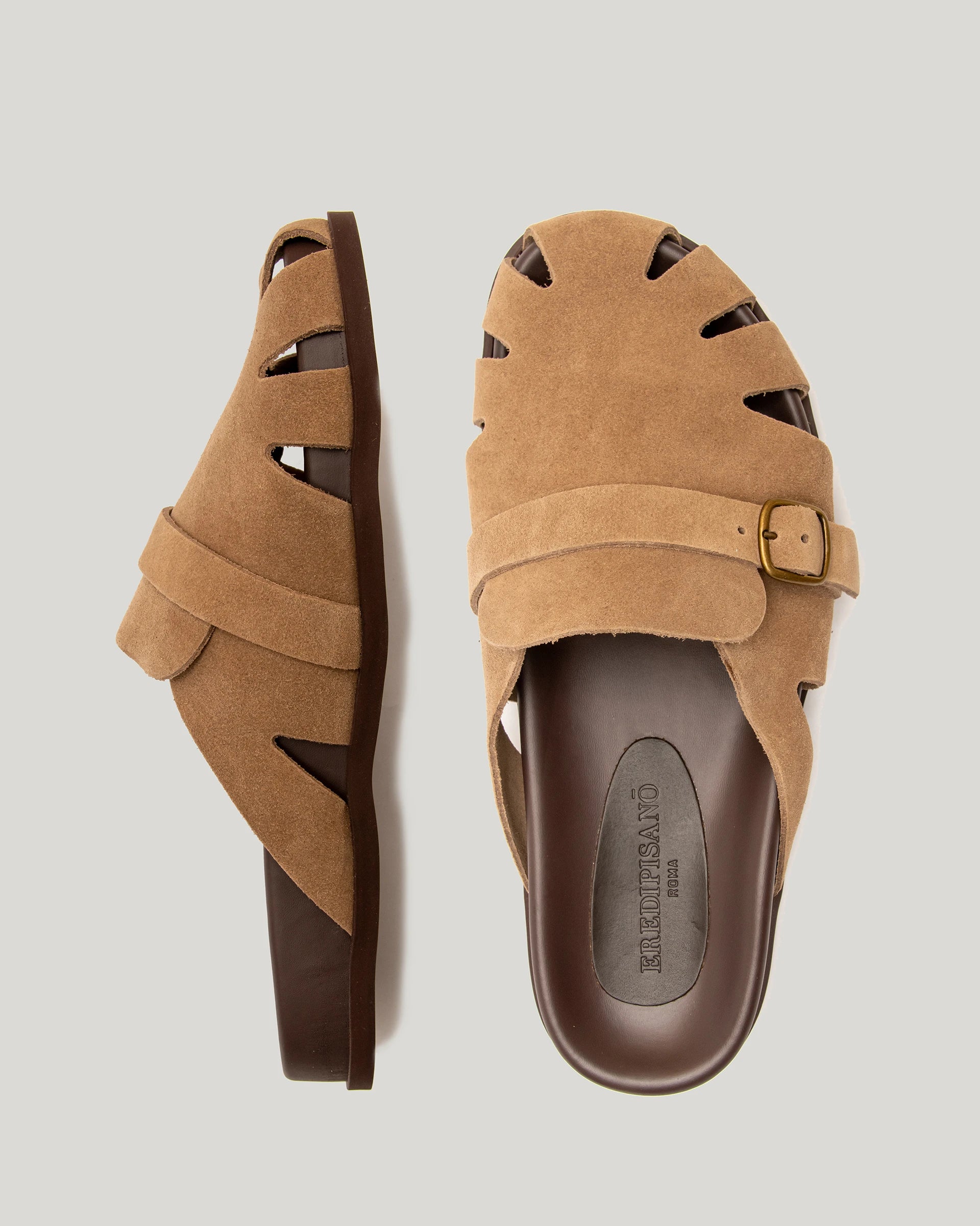 Sandalo tortora in pelle scamosciata con fibbia