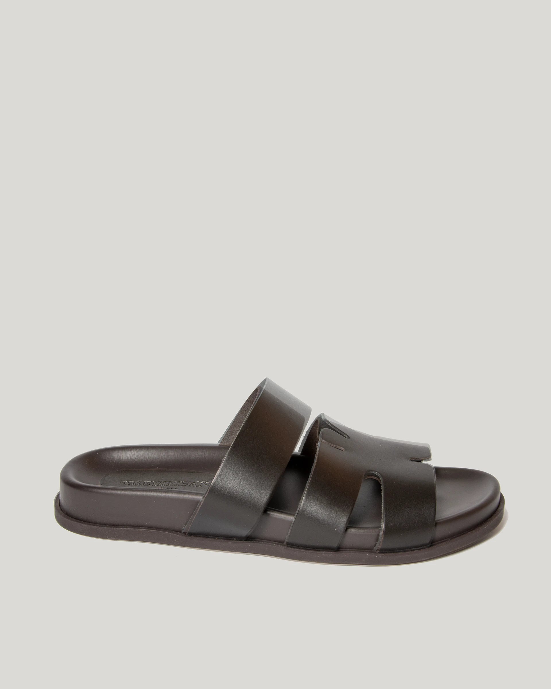 Sandalo nero in pelle a fasce incrociate