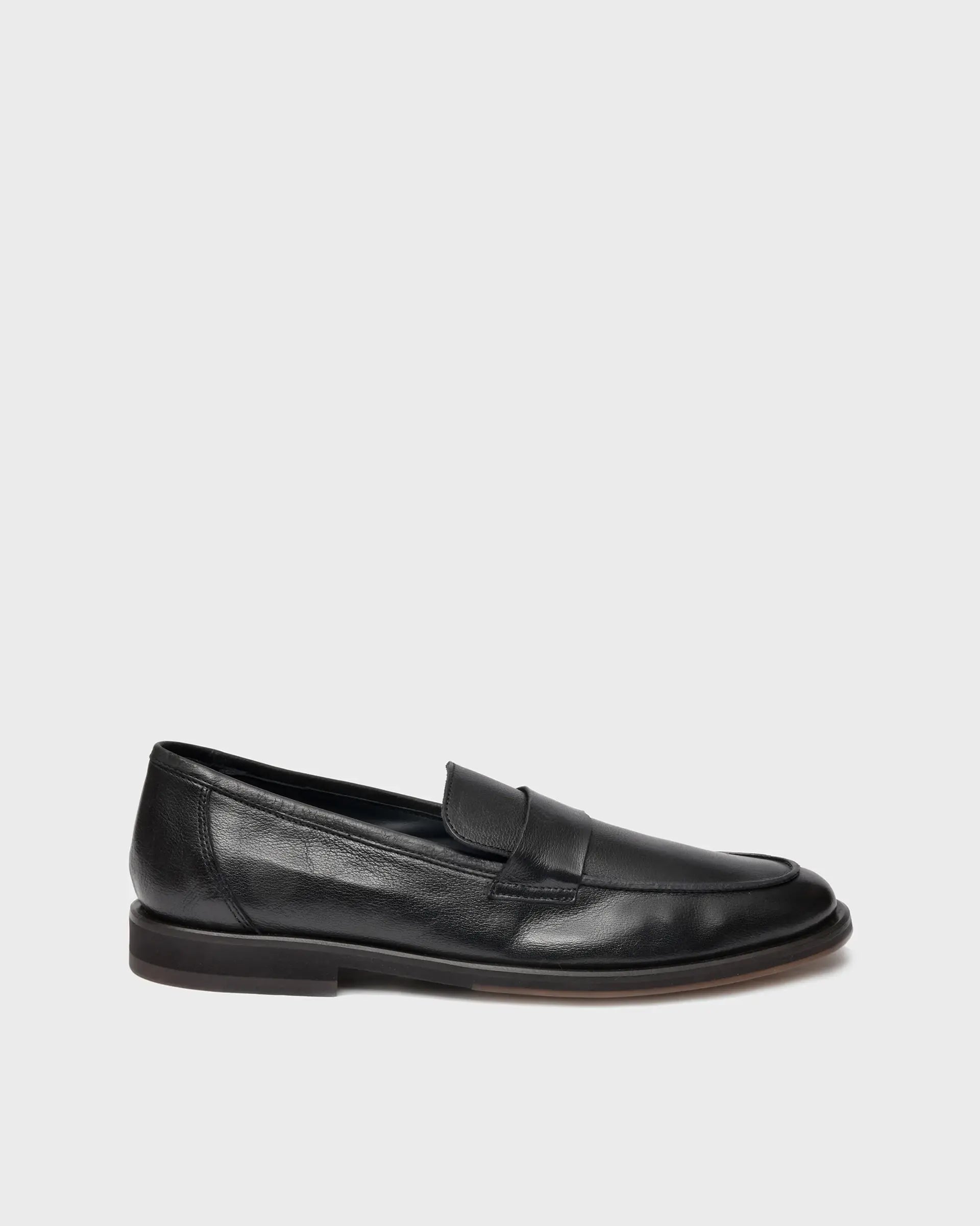 Moccasin in black calf leather