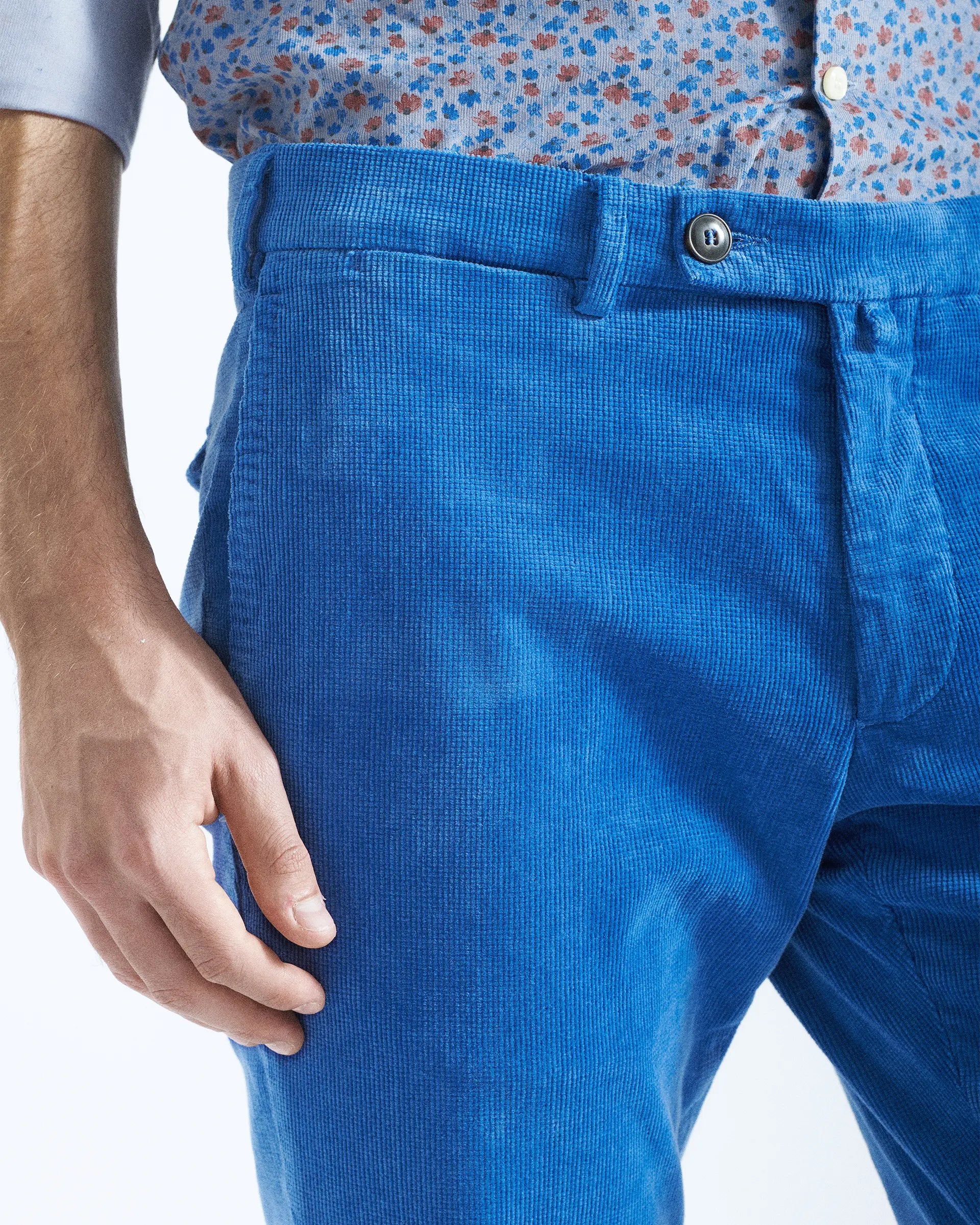 Pantalone azzurro in velluto martellato cotone stretch