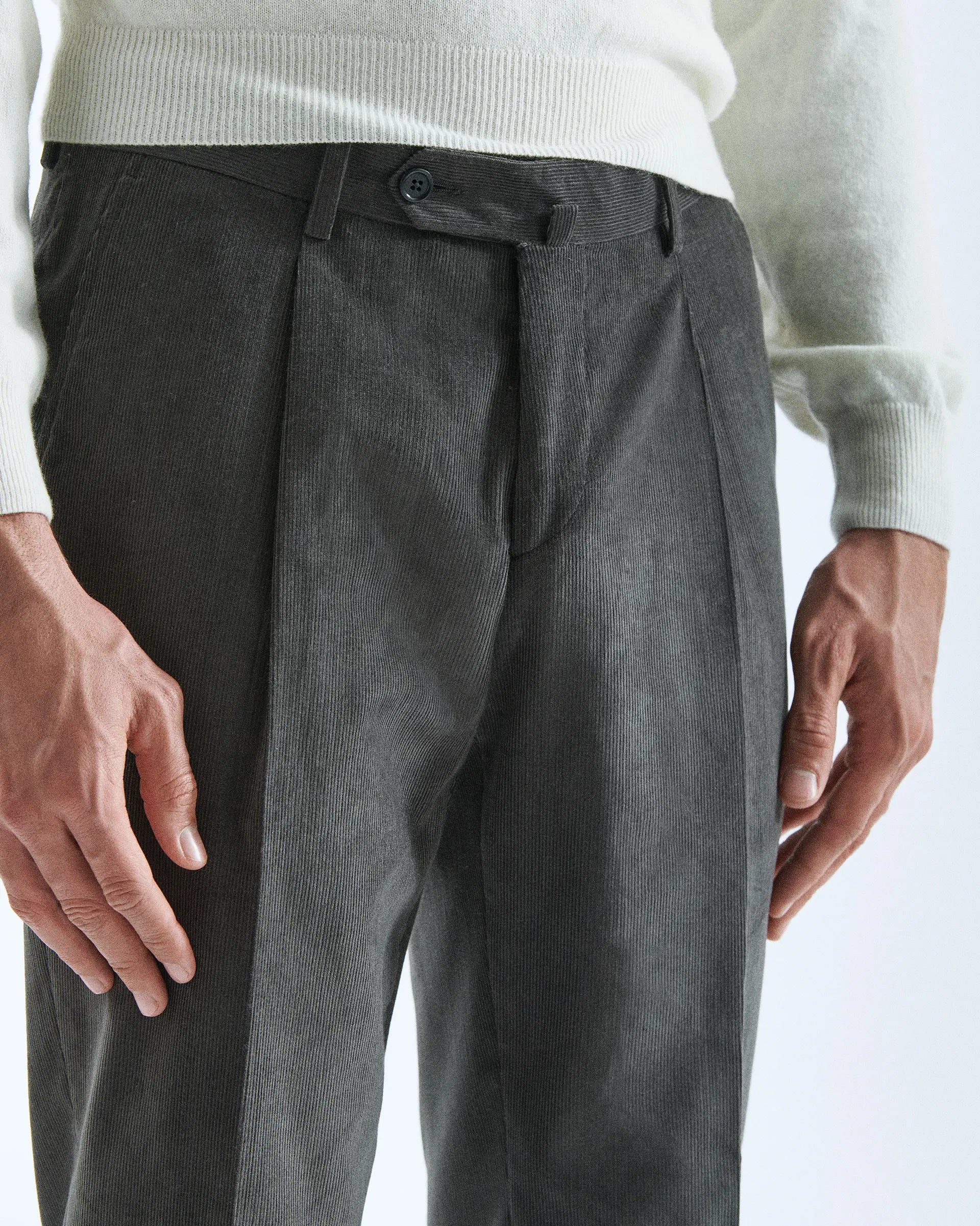 Pantalone grigio in velluto a coste in cotone stretch