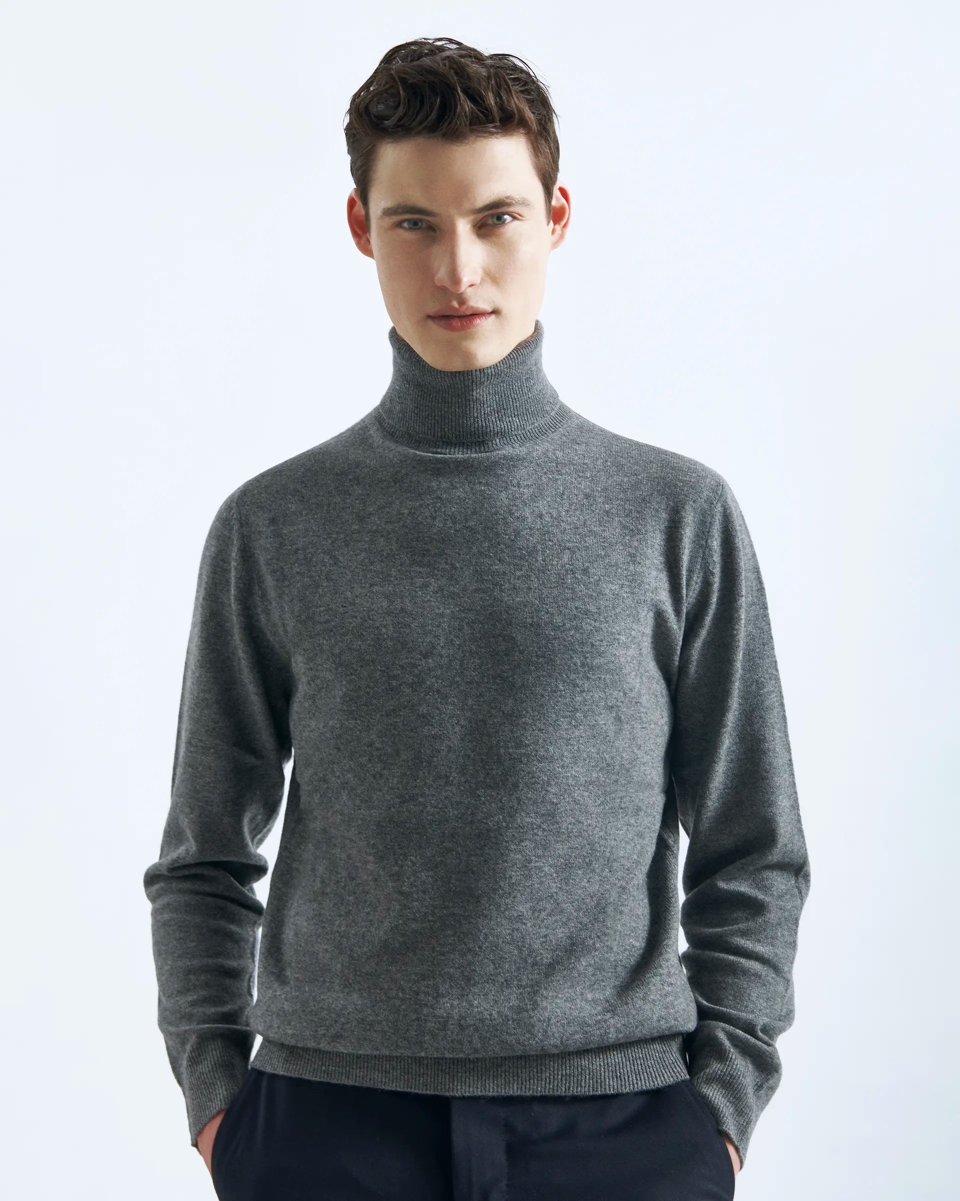 Gray turtleneck in pure cashmere