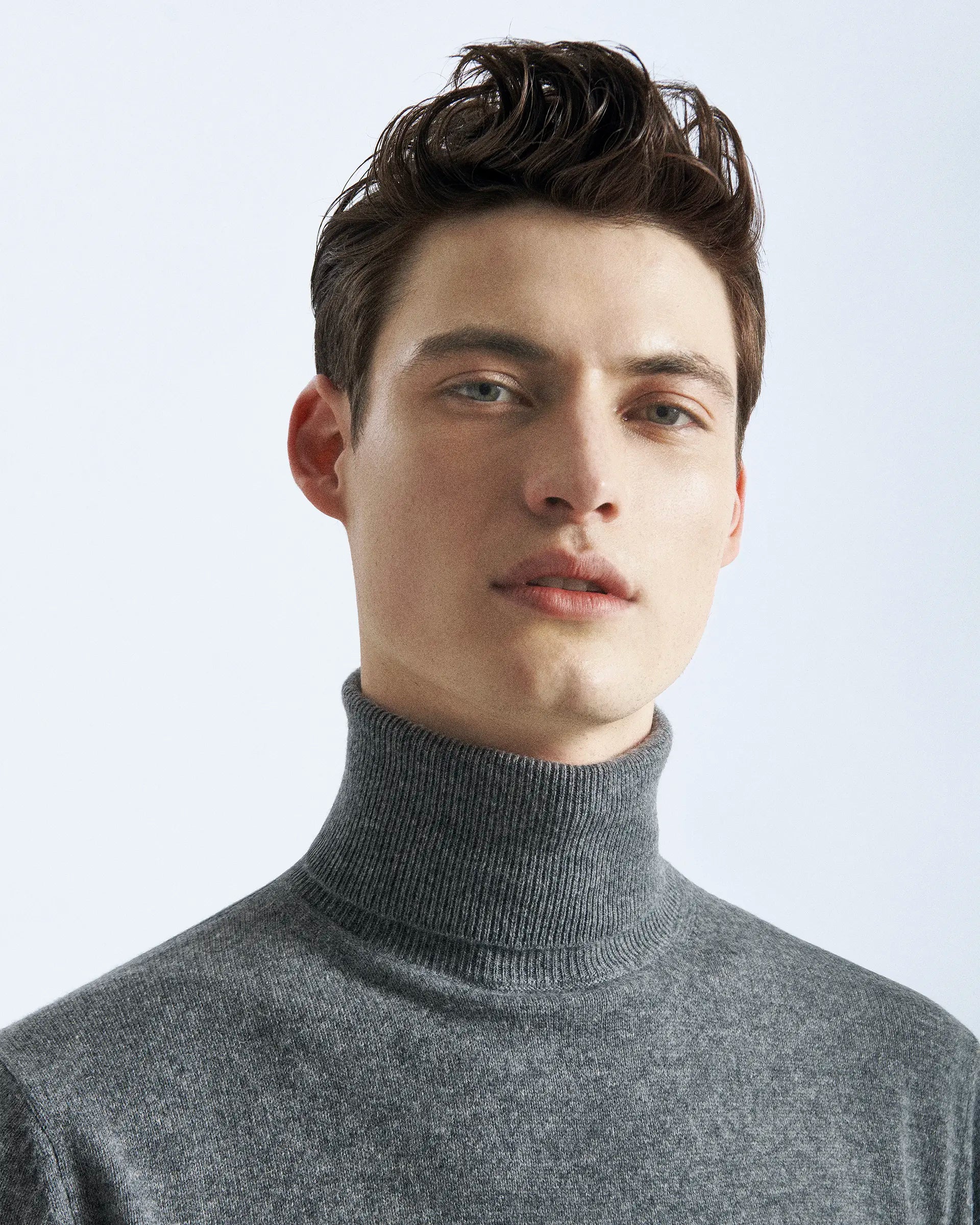Gray turtleneck in pure cashmere
