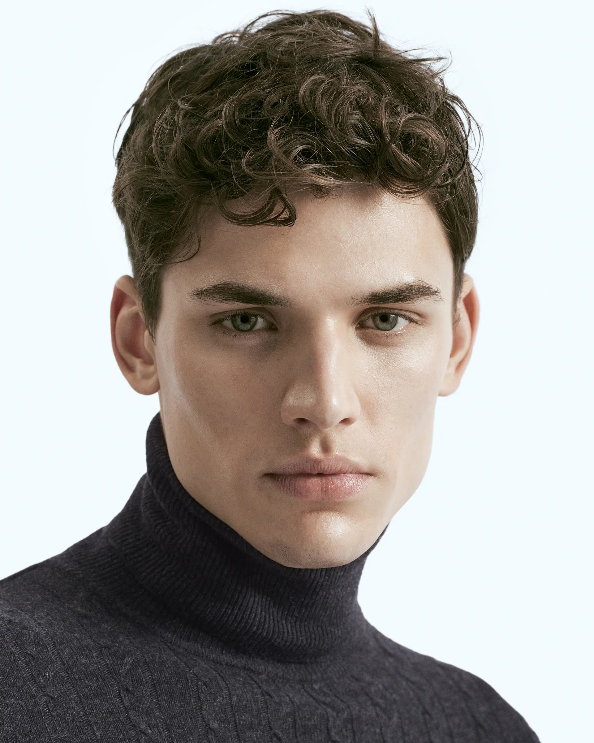 Anthracite turtleneck in cashmere blend with braided workmanship