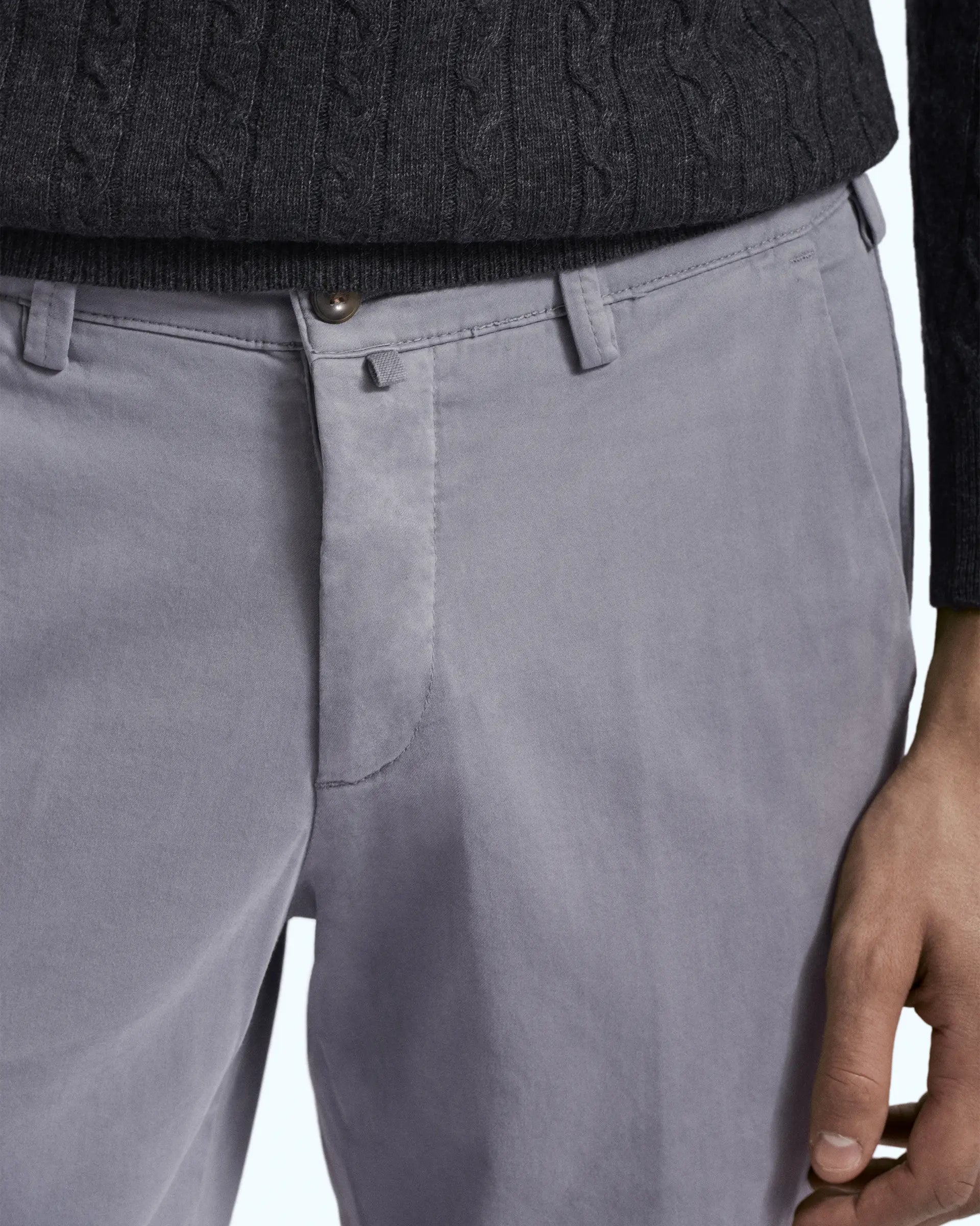 Pantalone grigio in raso di cotone comfort stretch