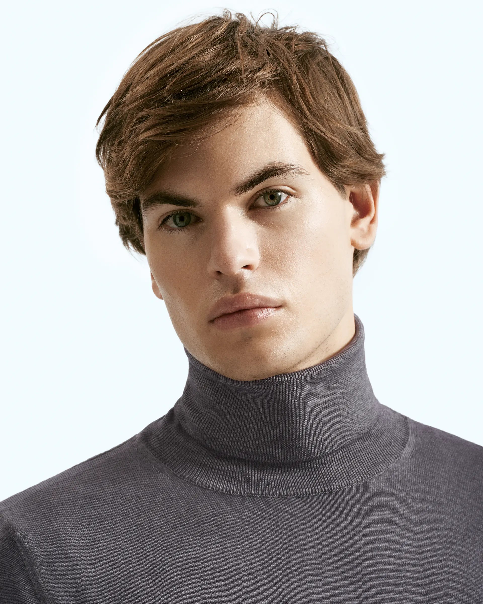 Anthracite turtleneck in pure extrafine merino wool