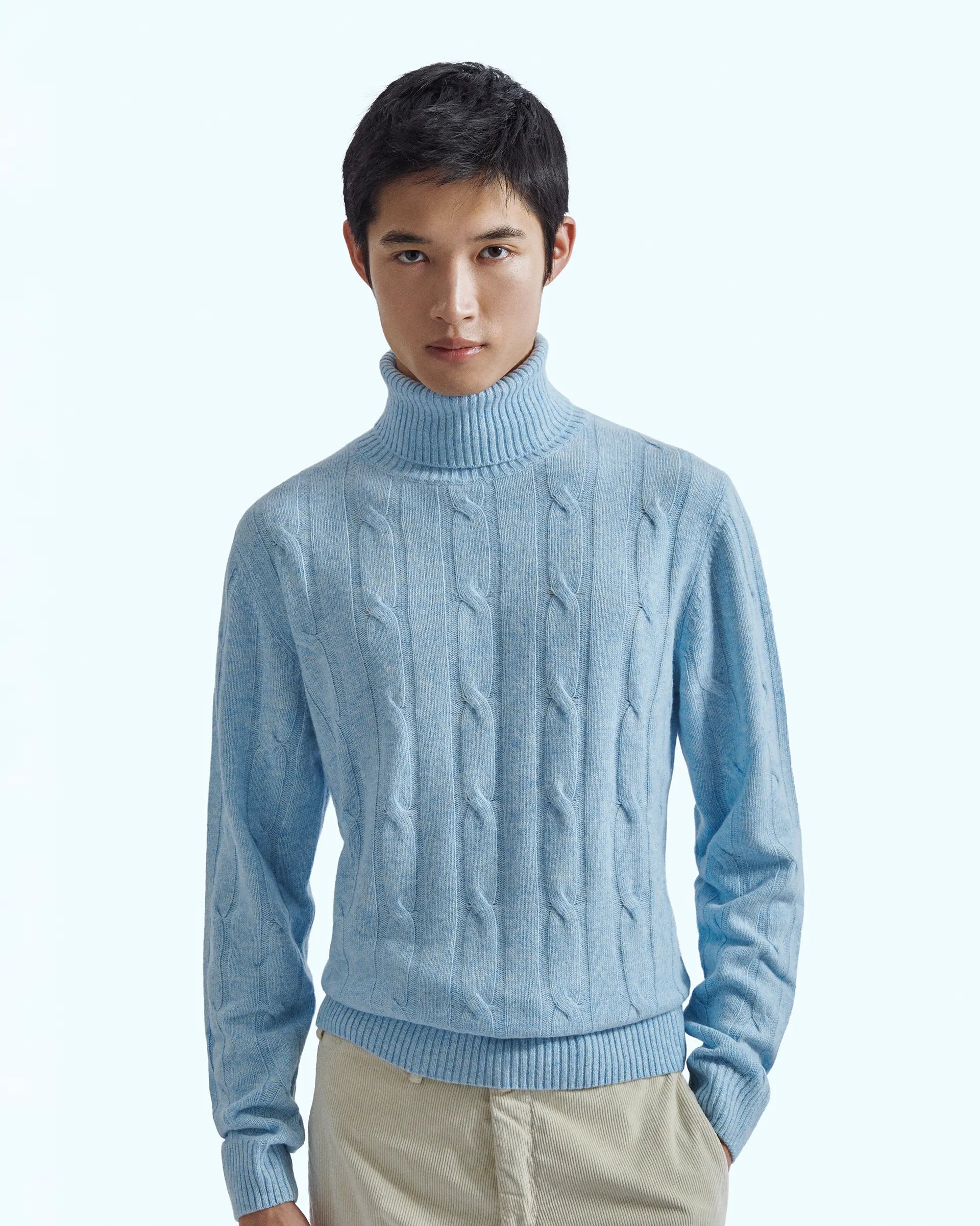 Sky turtleneck in cashmere blend with cable knit