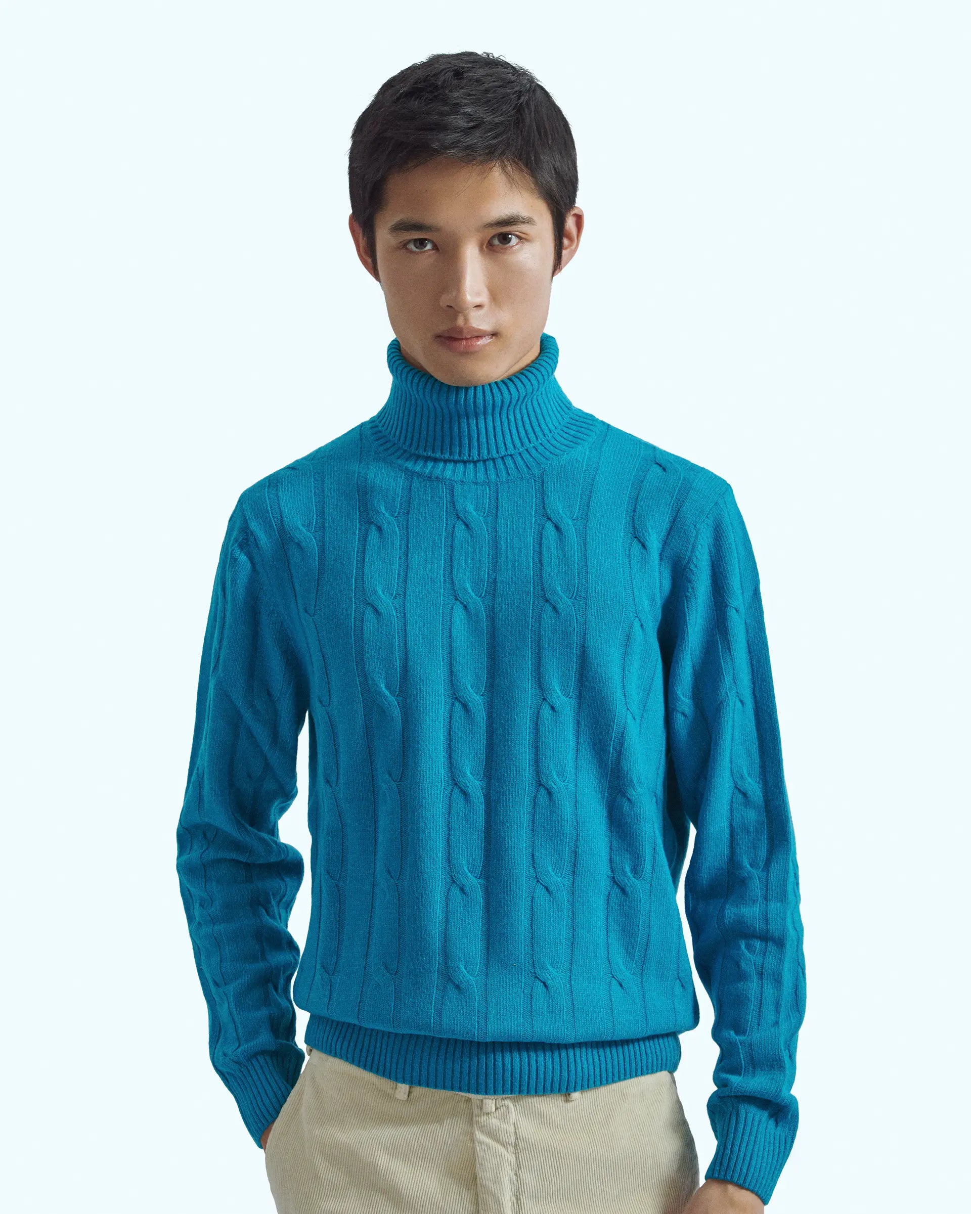 Sky turtleneck in cashmere blend with cable knit