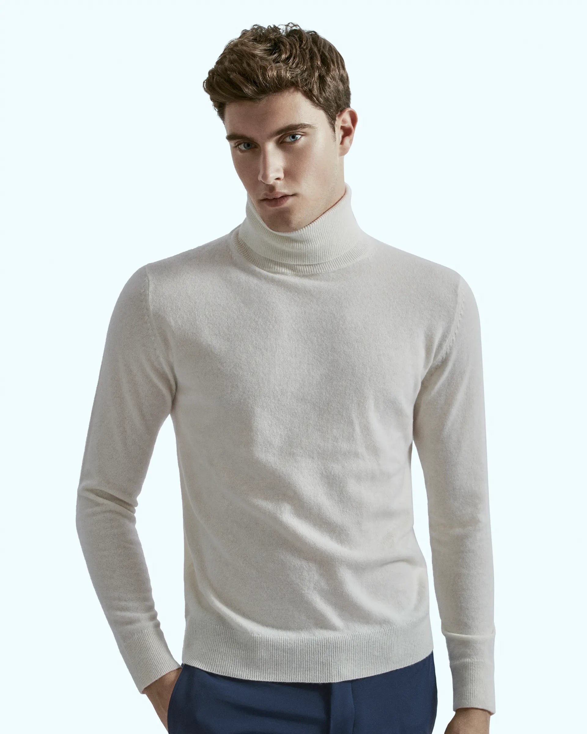 Cream turtleneck in pure cashmere