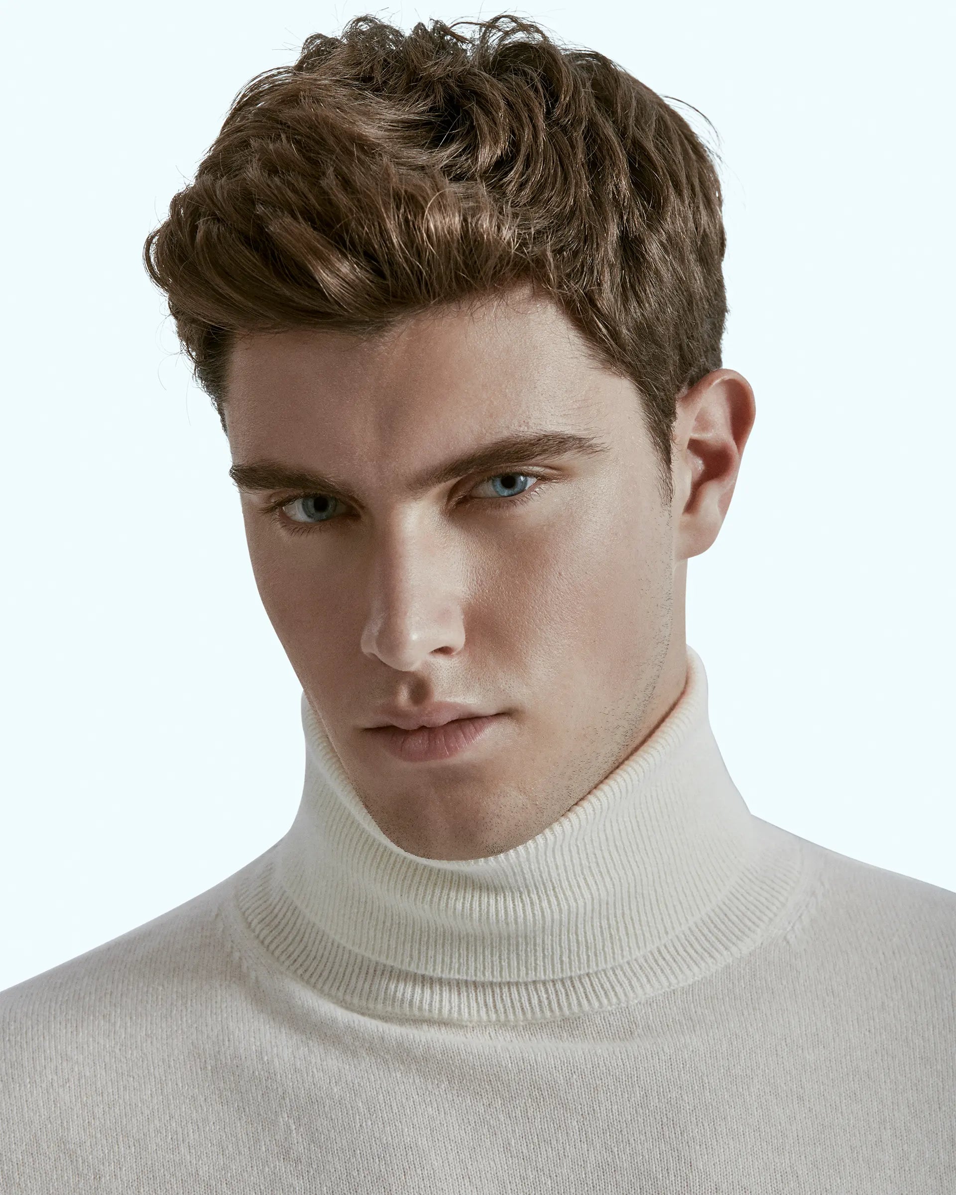 Cream turtleneck in pure cashmere