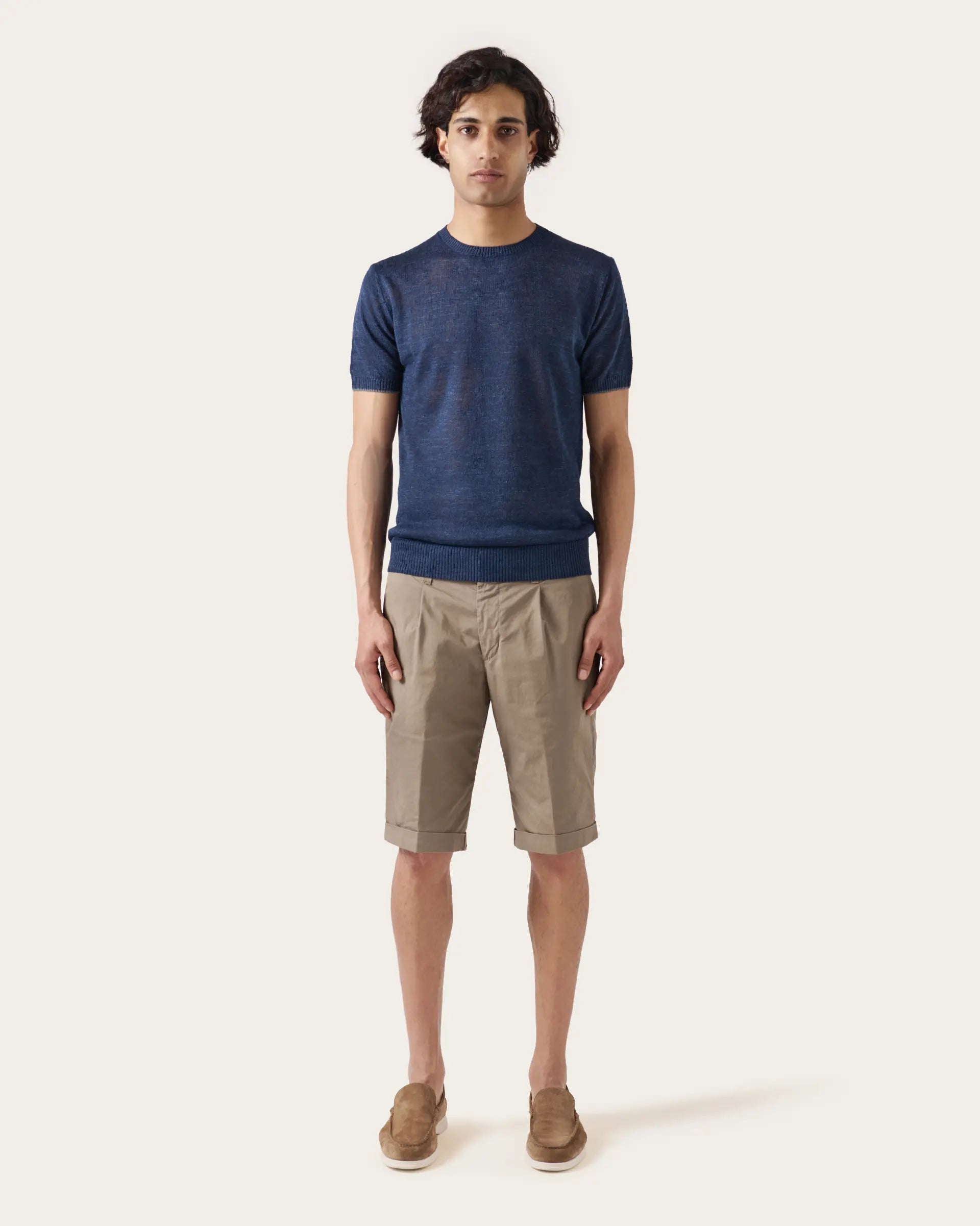Bermuda verde con pence in gabardina di cotone stretch