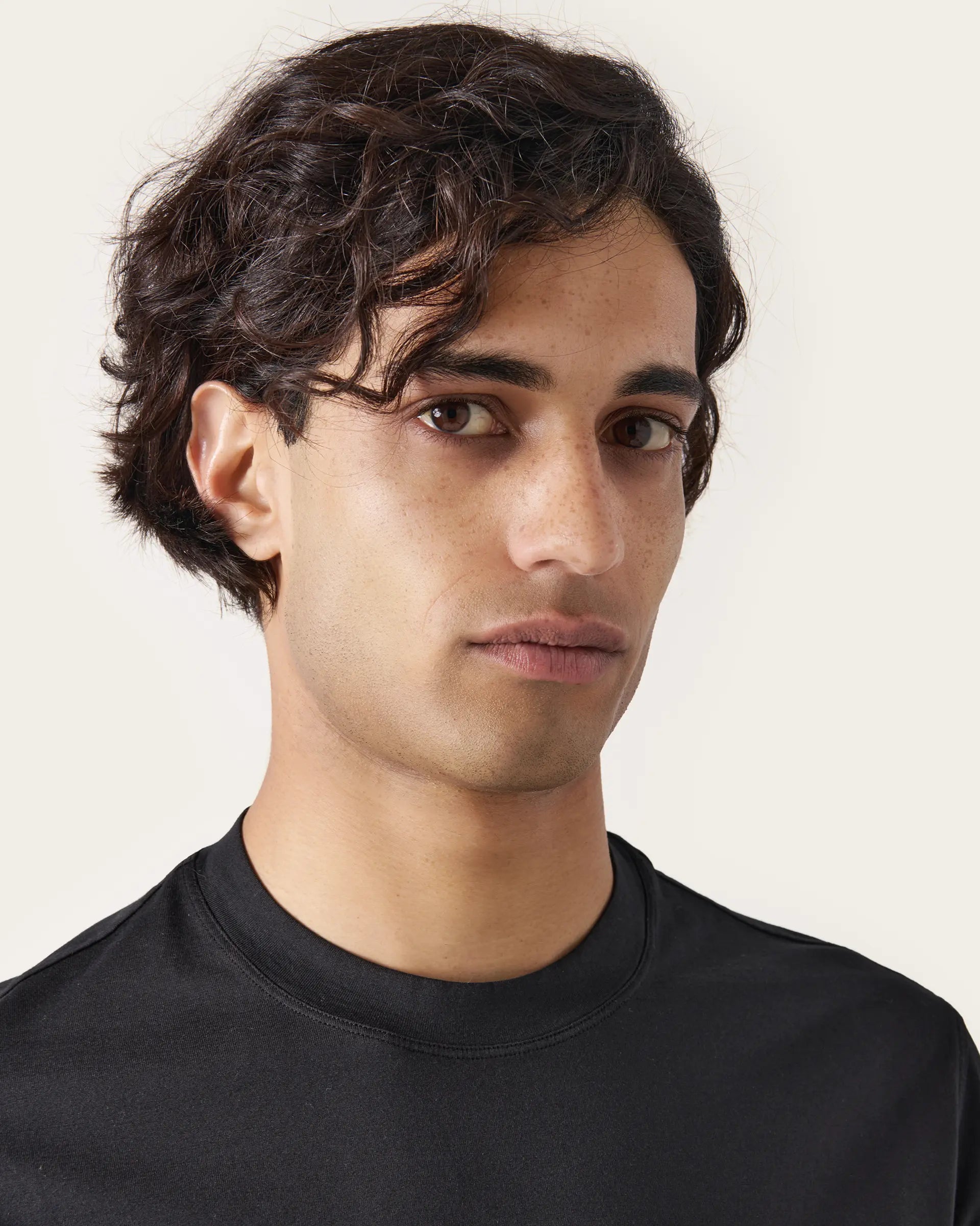 T-shirt girocollo nera in jersey di puro cotone