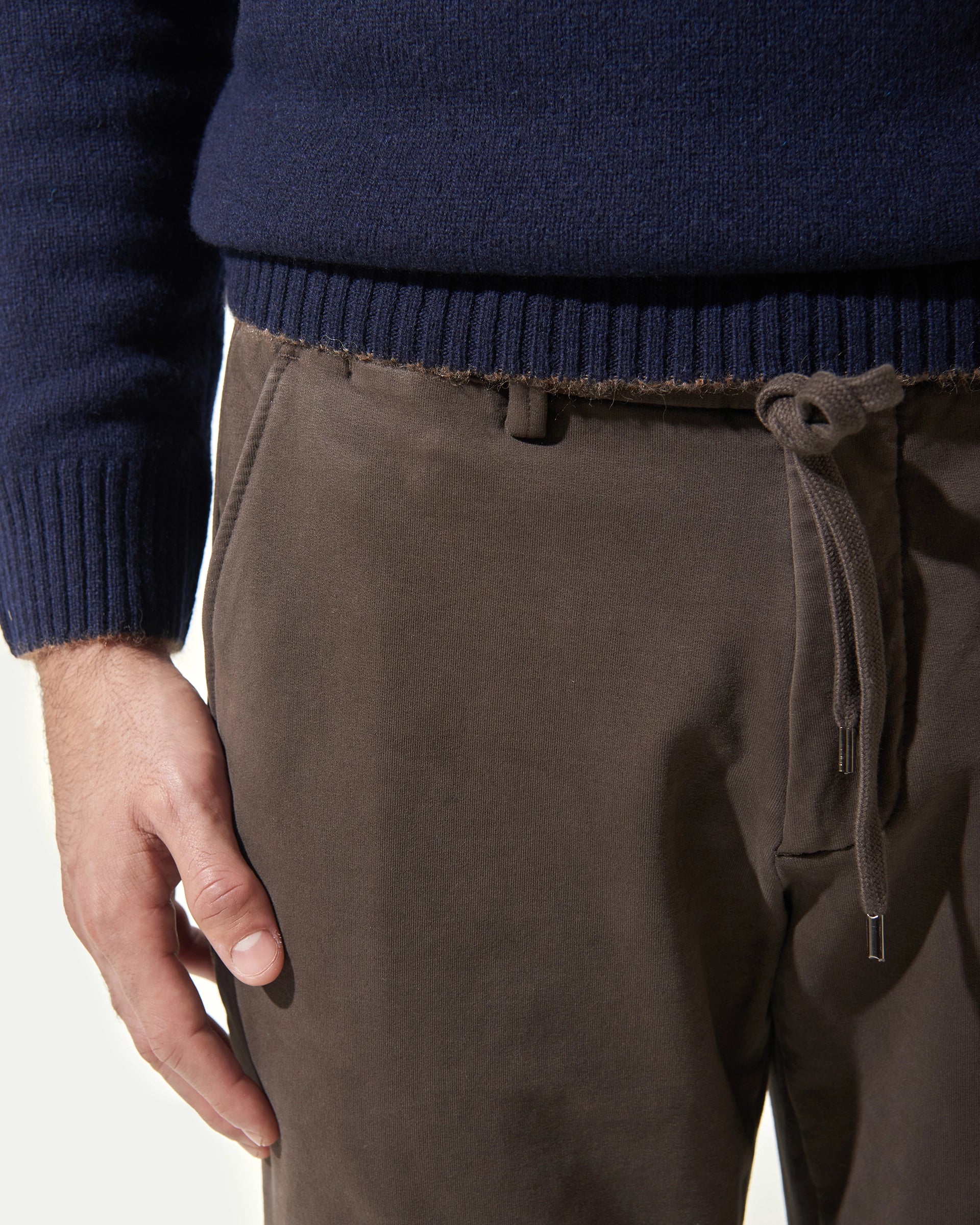 Brown garment-dyed jersey trousers with drawstring and elastic