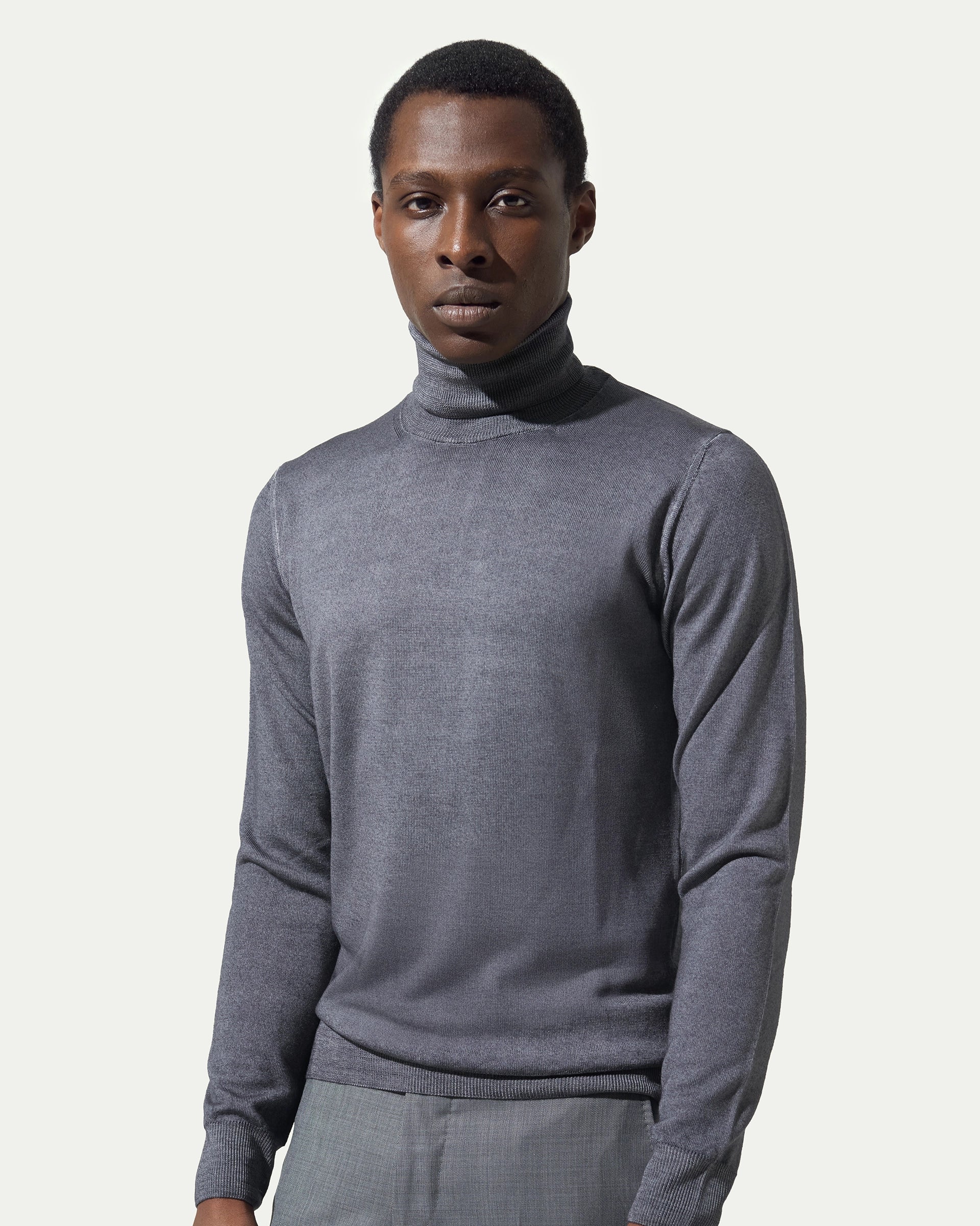 Dolcevita Antracite in pura lana merino extrafine finezza 12