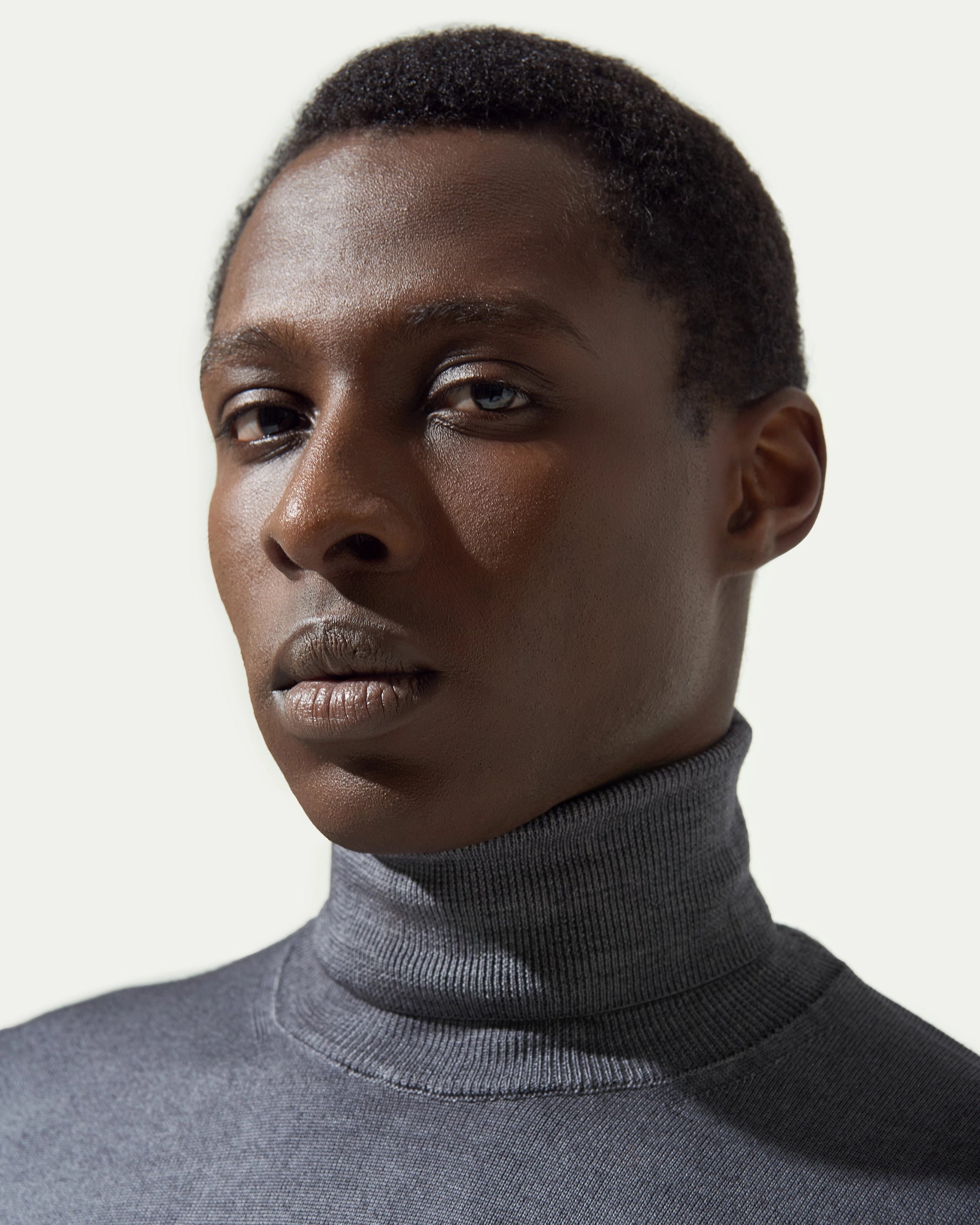 Dolcevita Antracite in pura lana merino extrafine finezza 12