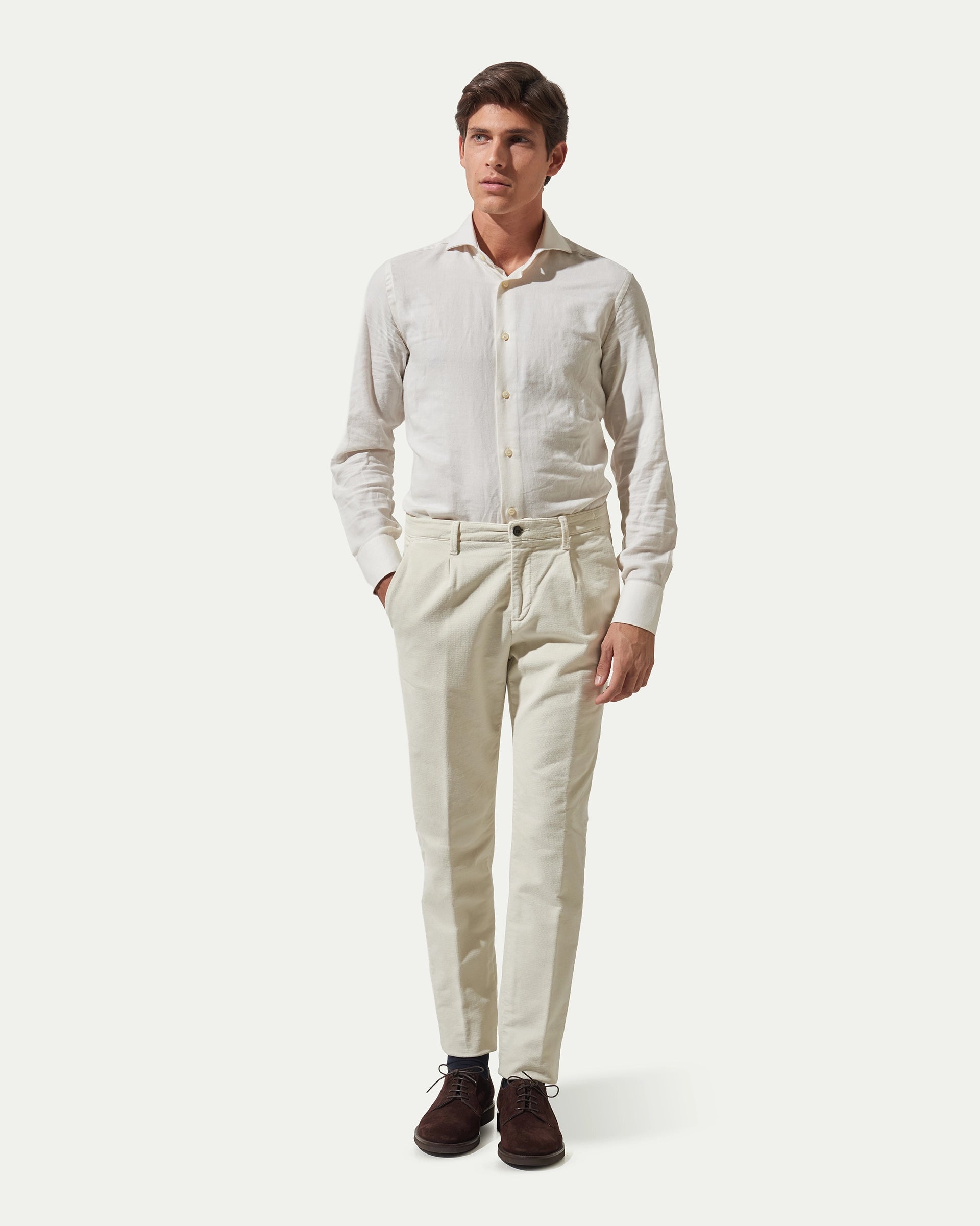 Beige trousers with pleats in stretch textured velvet