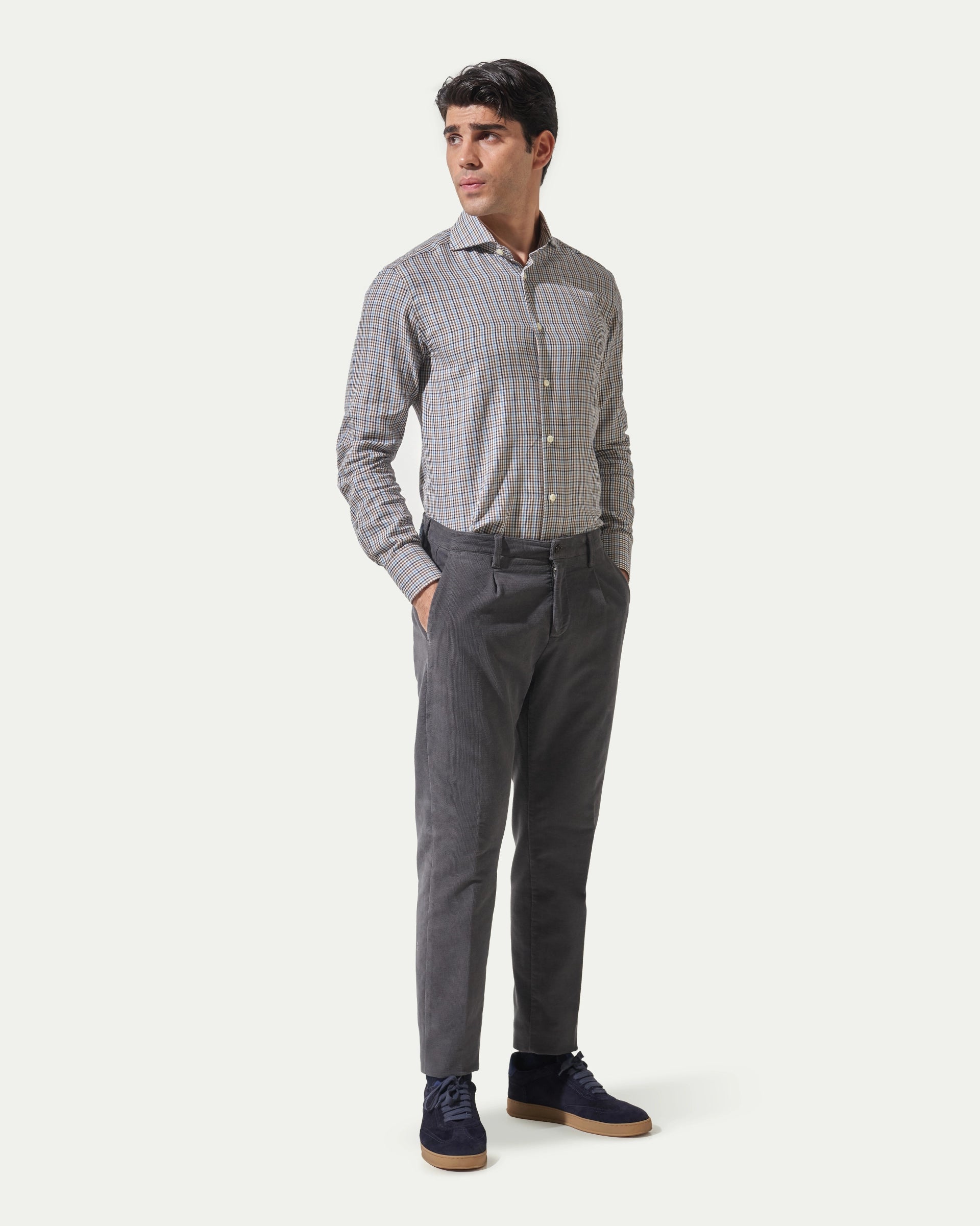 Grey trousers with pleats in stretch velvet