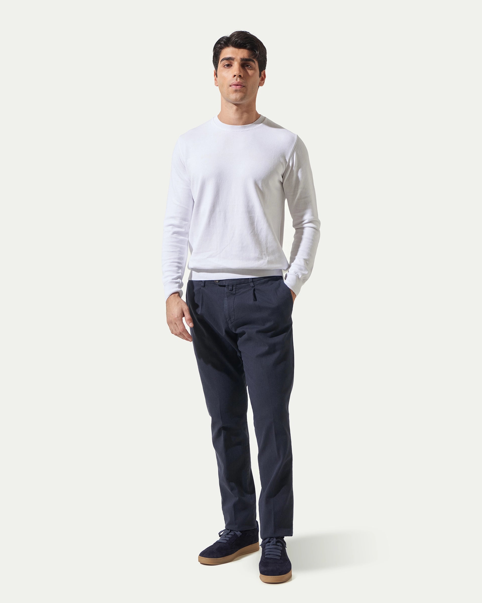 Pantalone con pence blu in cotone armaturato stretch tinto in capo