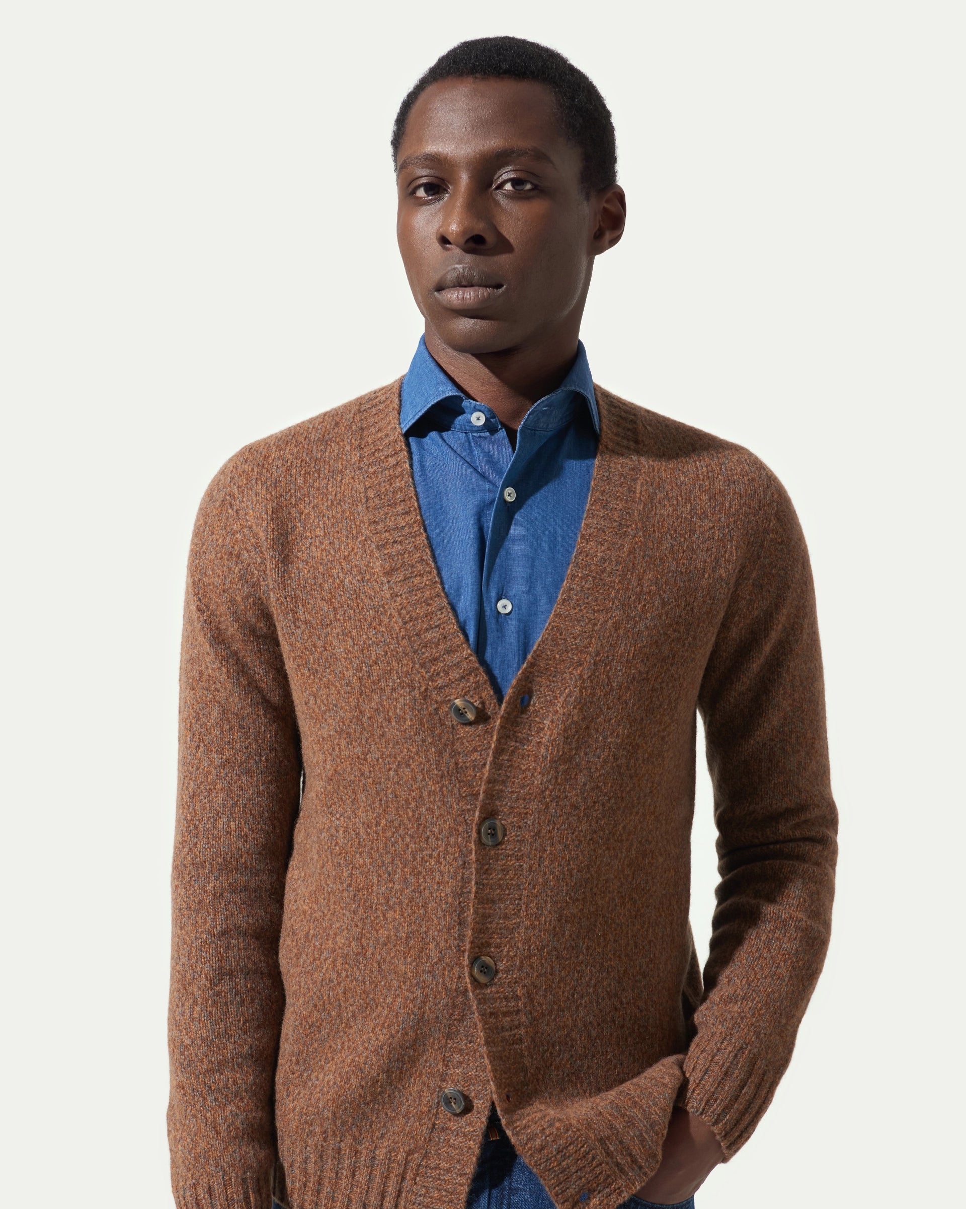 Cardigan Tabacco in pura lana merinos mouline finezza 5