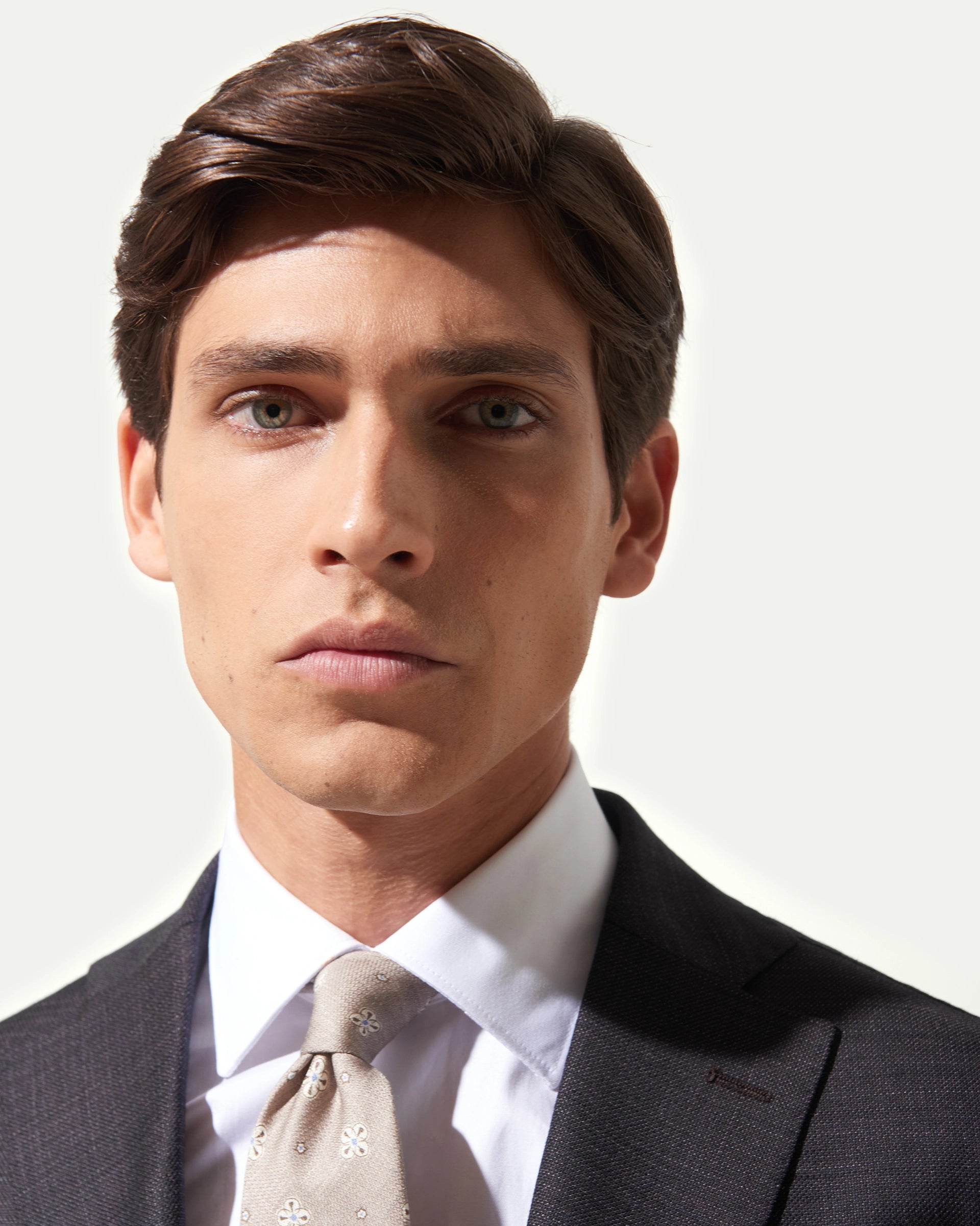 Abito sharkskin marrone in lana stretch tessuto Reda Flexo