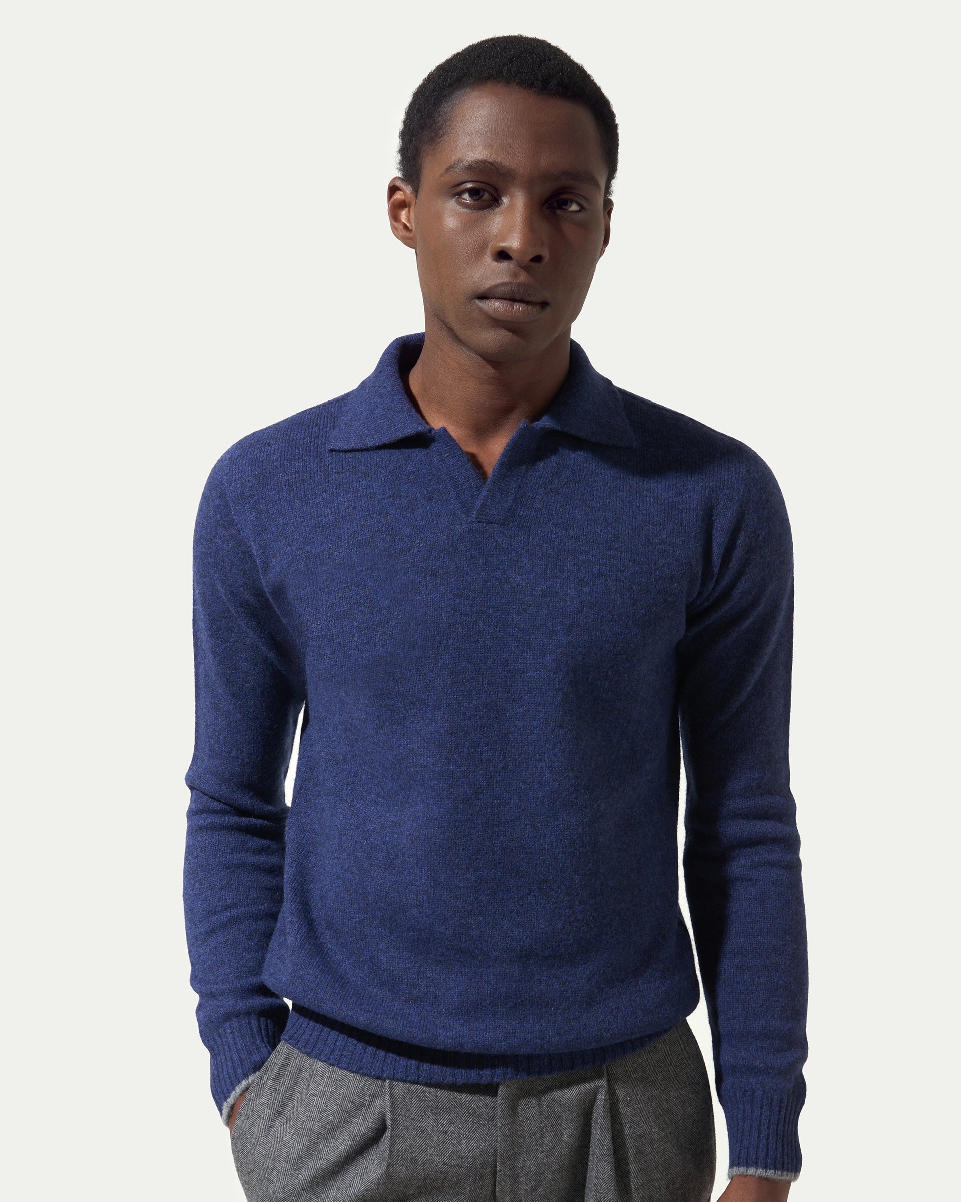 Polo senza bottoni indaco finezza 7 in pura lana merinos extrafine