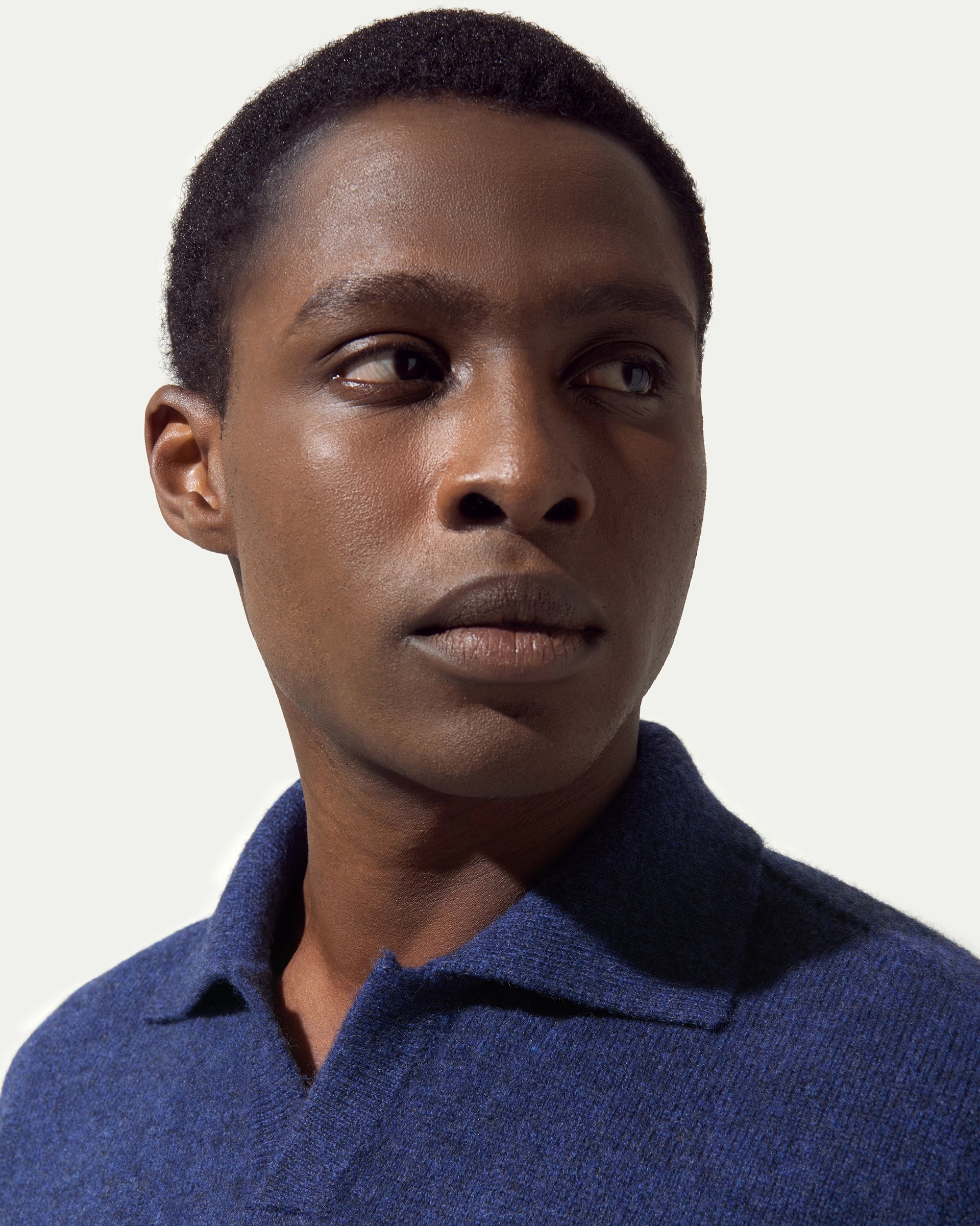 Polo senza bottoni indaco finezza 7 in pura lana merinos extrafine