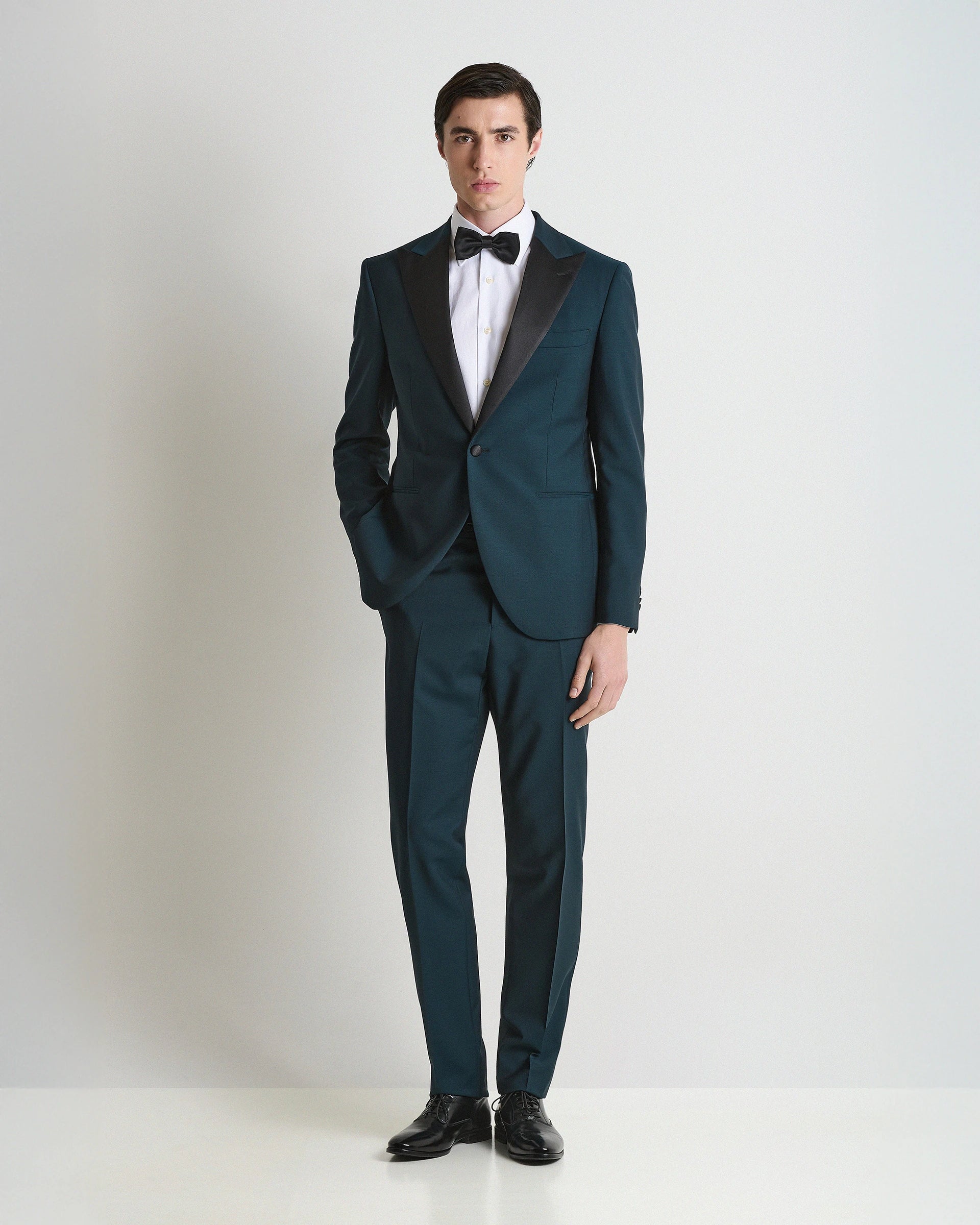 Smoking verde con rever di raso