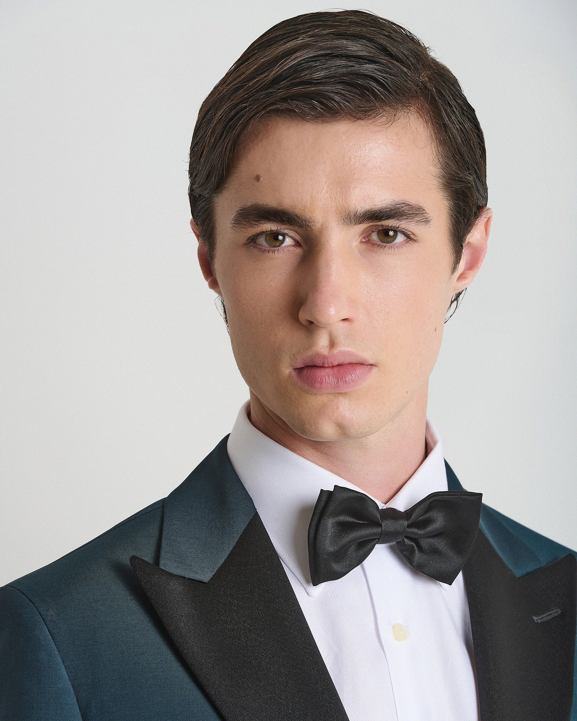 Smoking verde con rever di raso