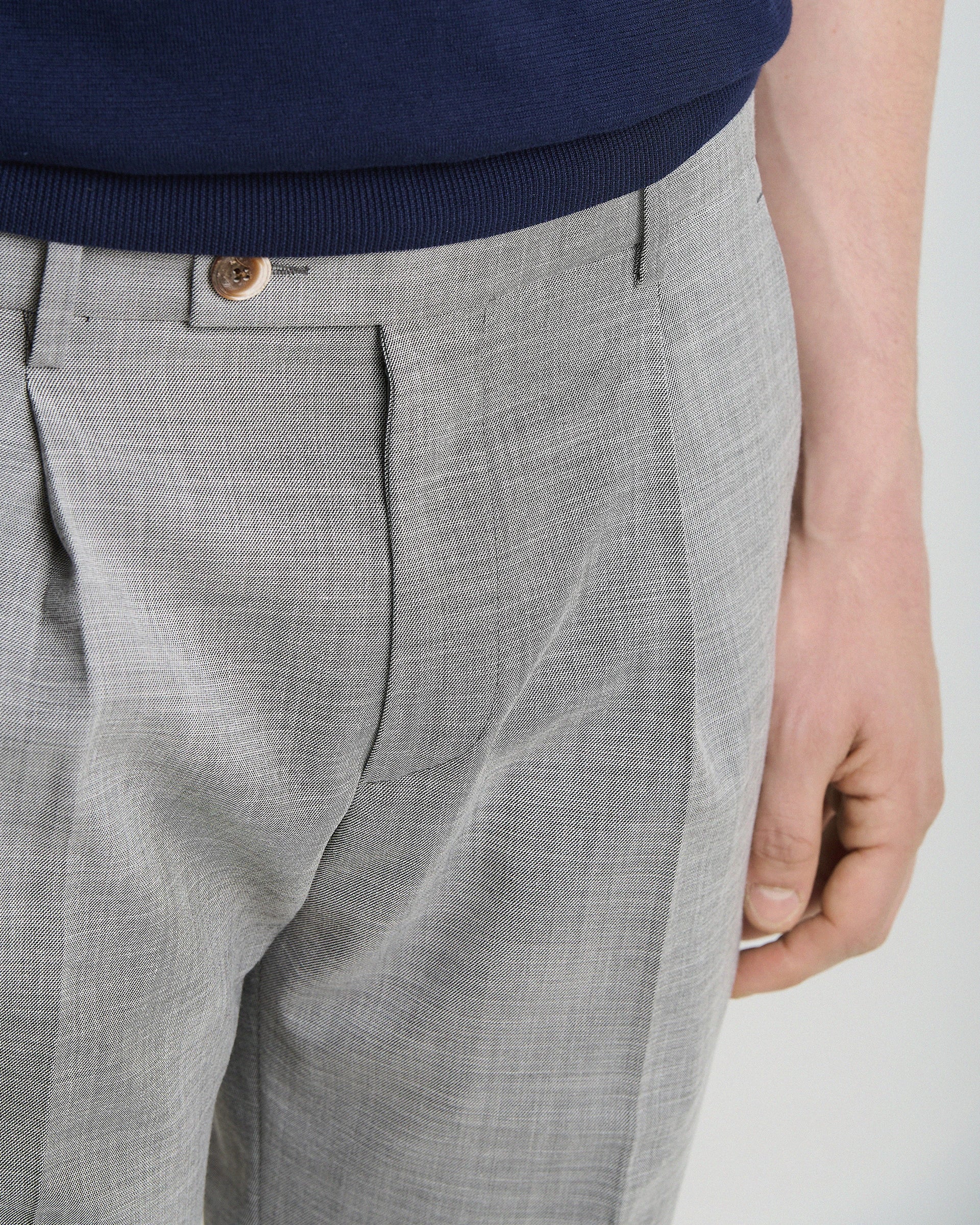 Pantalone  grigio in lana e viscosa con bottoni regola cinta