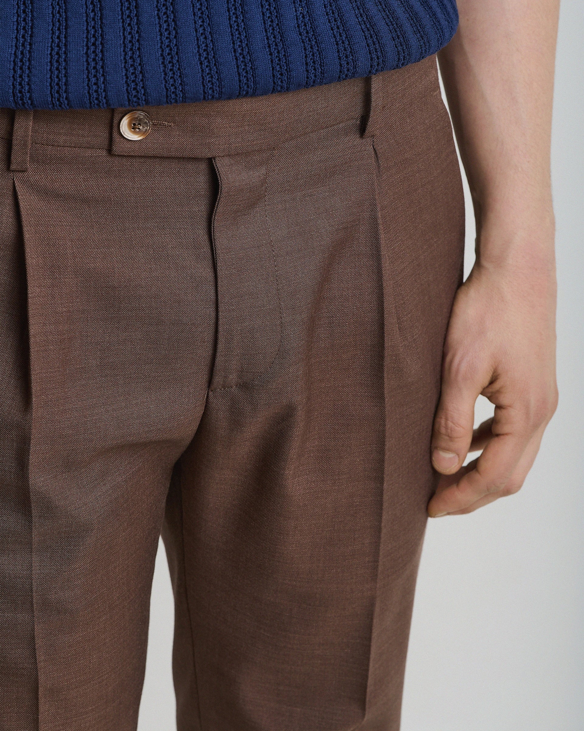 Pantalone moro in lana e viscosa con bottoni regola cinta