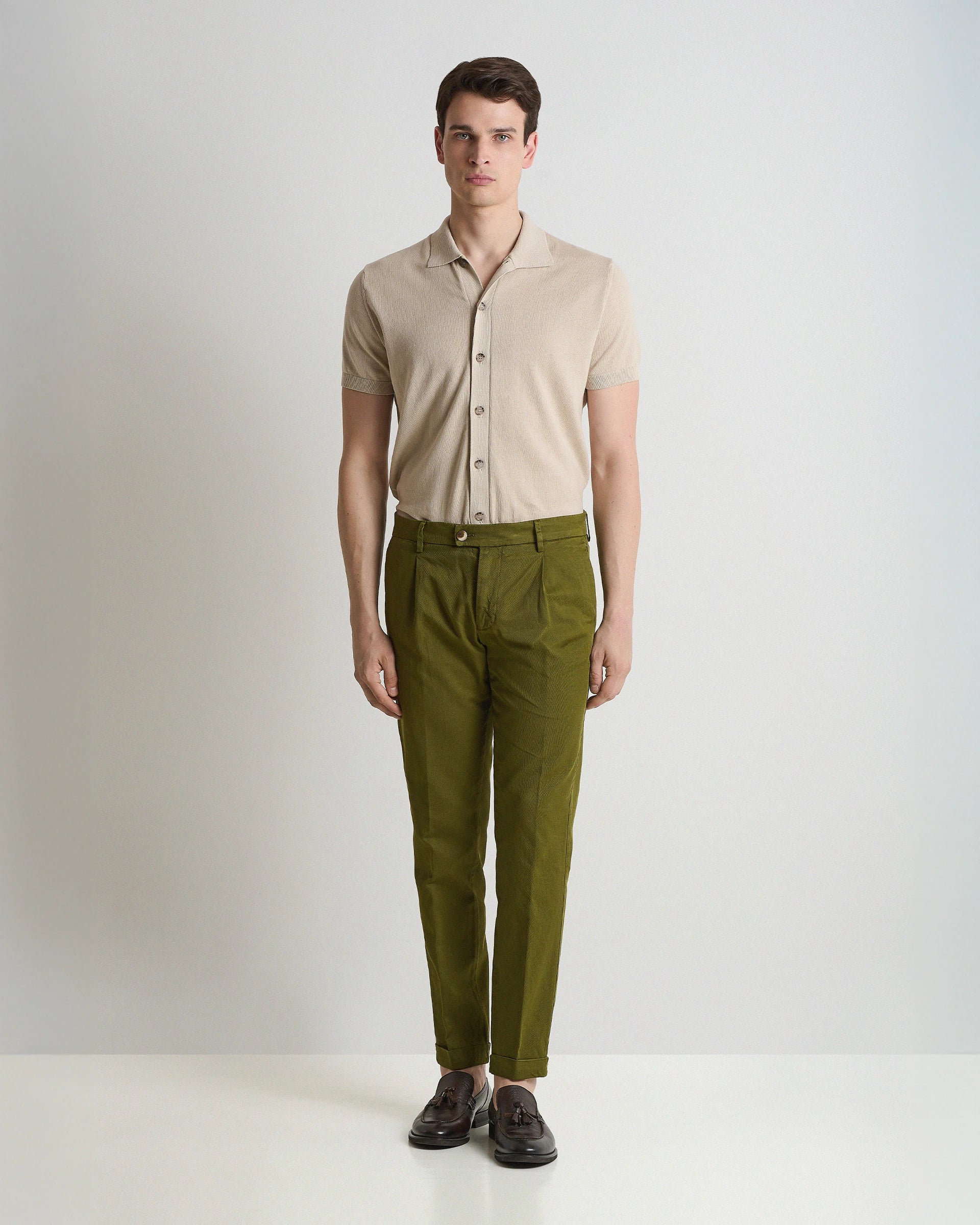 Pantalone in lino e cotone verde tinto in capo