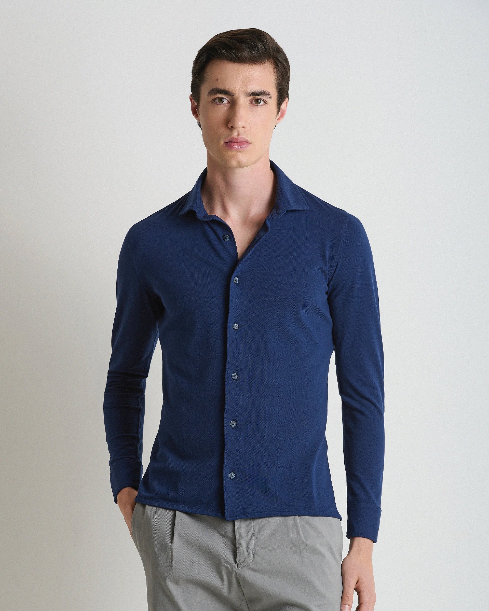 Blue long-sleeved stretch cotton shirt