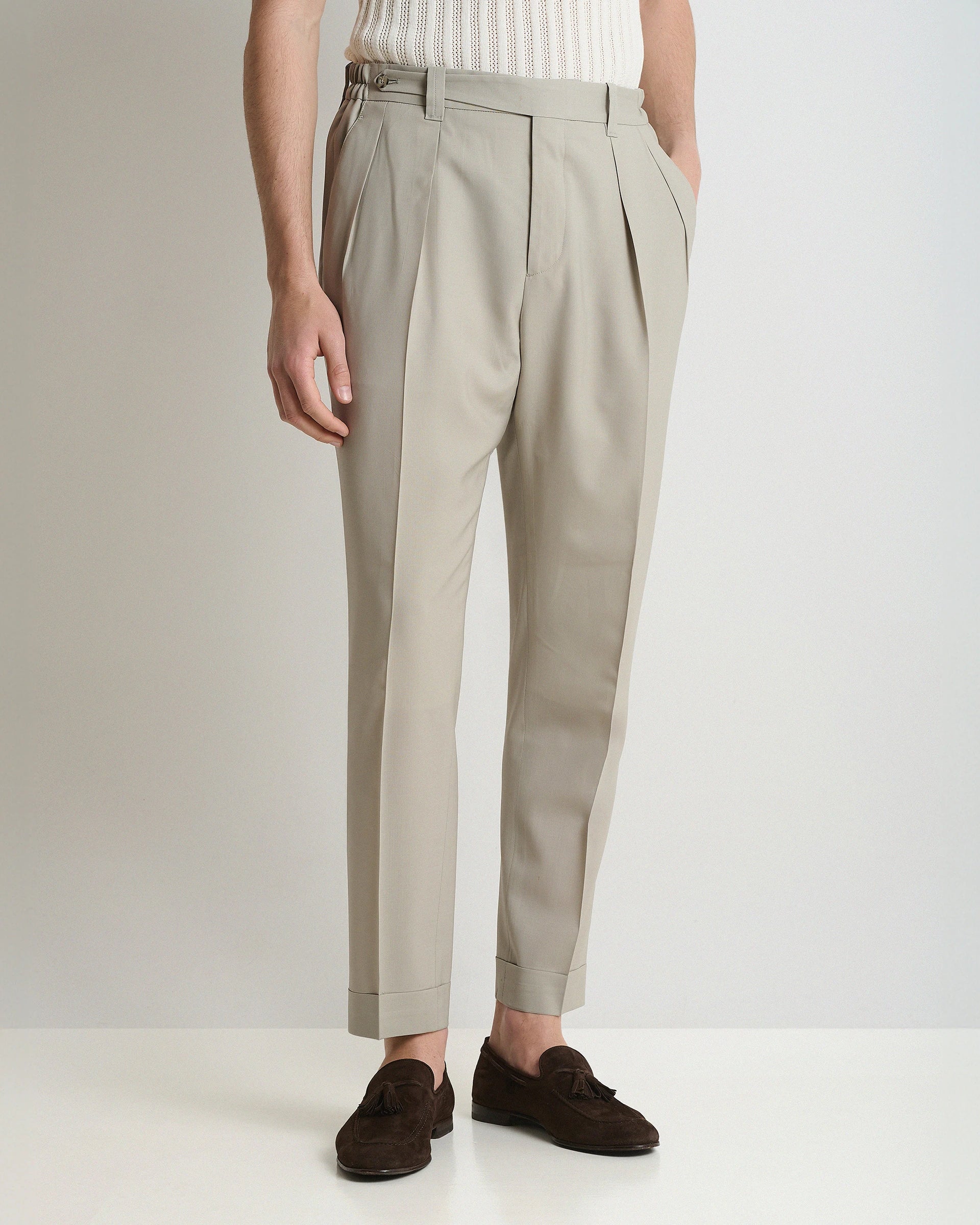 Tailored trousers in pure wool with pleats and elasticated waistband