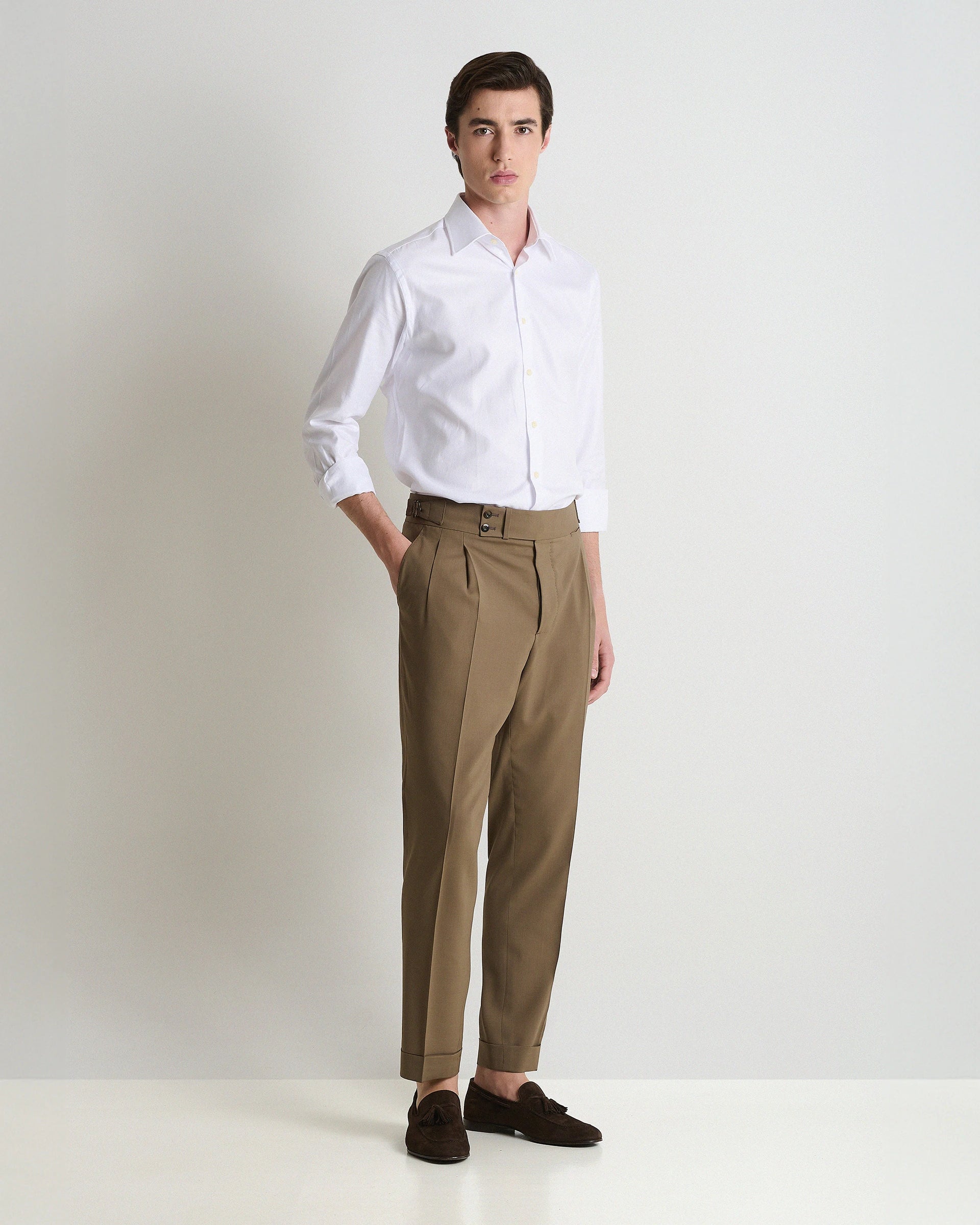 Pantalone sartoriale beige in pura lana con bustino alto e tiranti laterali