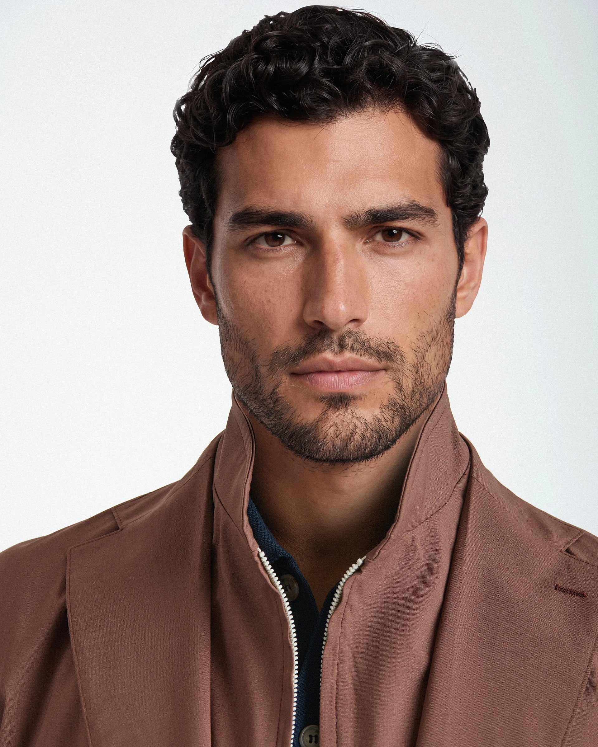 Giacca Marrone con Pettorina Staccabile in Cotone Stretch Performante