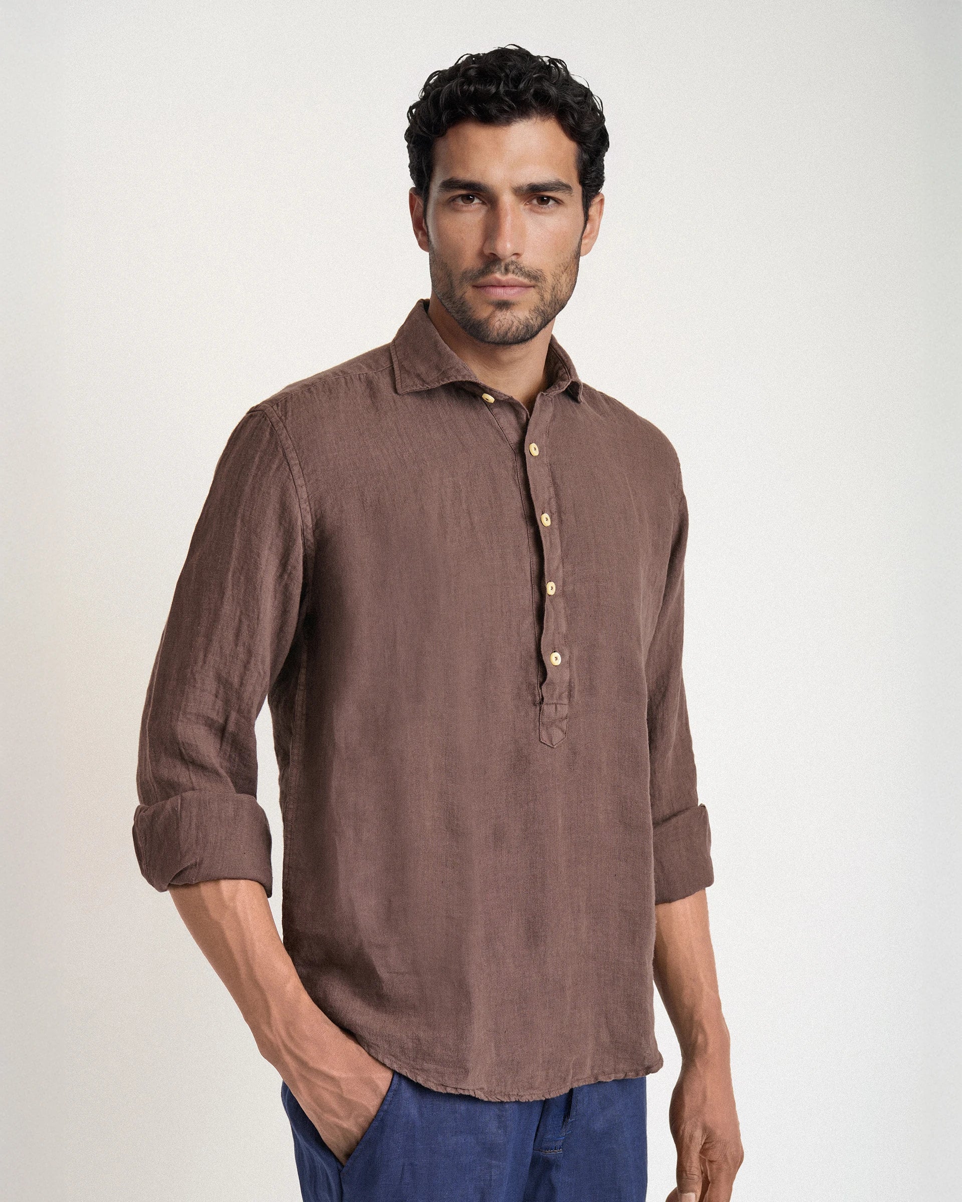 Polo Marrone in puro lino Eredipisanò con collo camicia e manica lunga