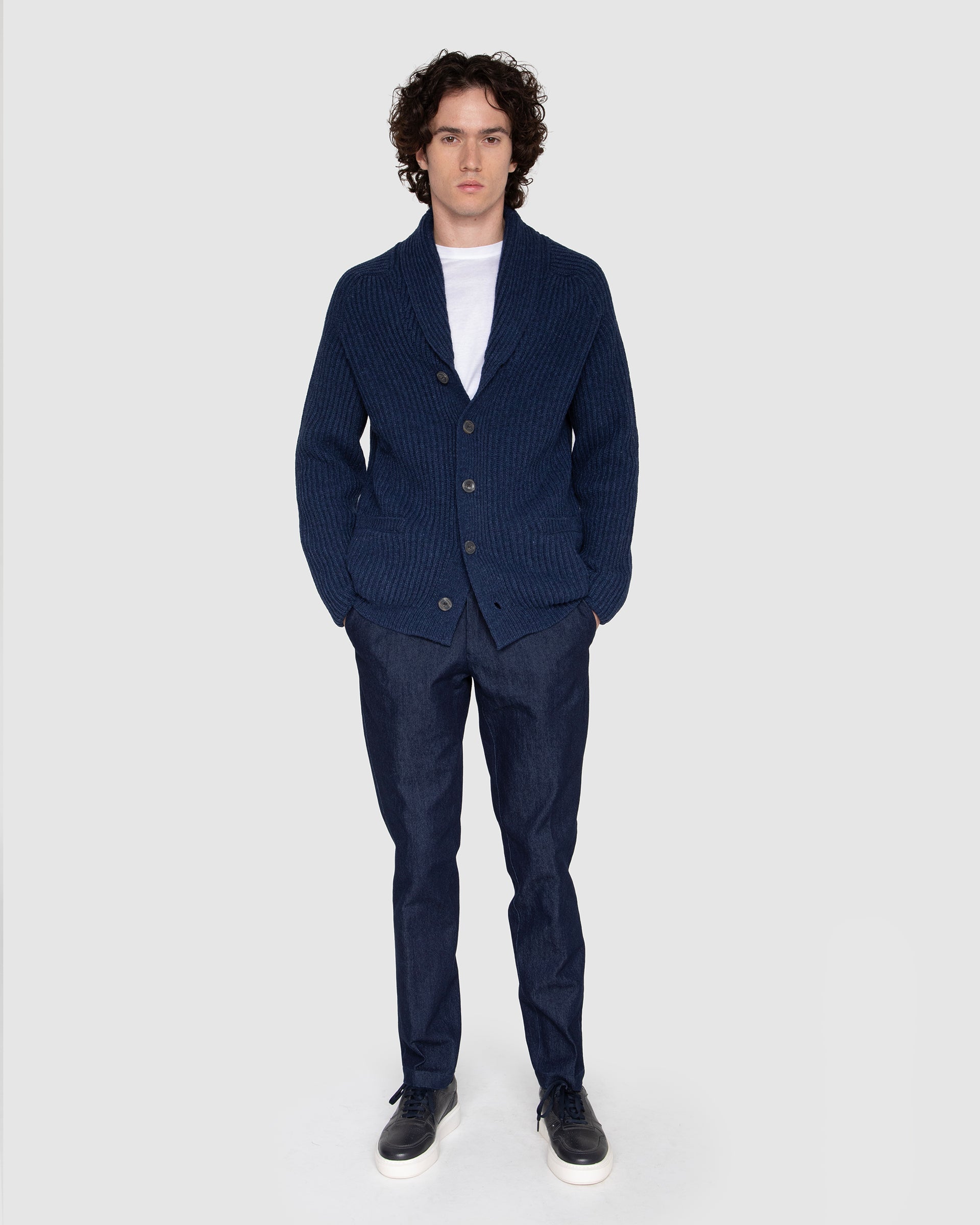 Giacca in maglia blu con collo sciallato