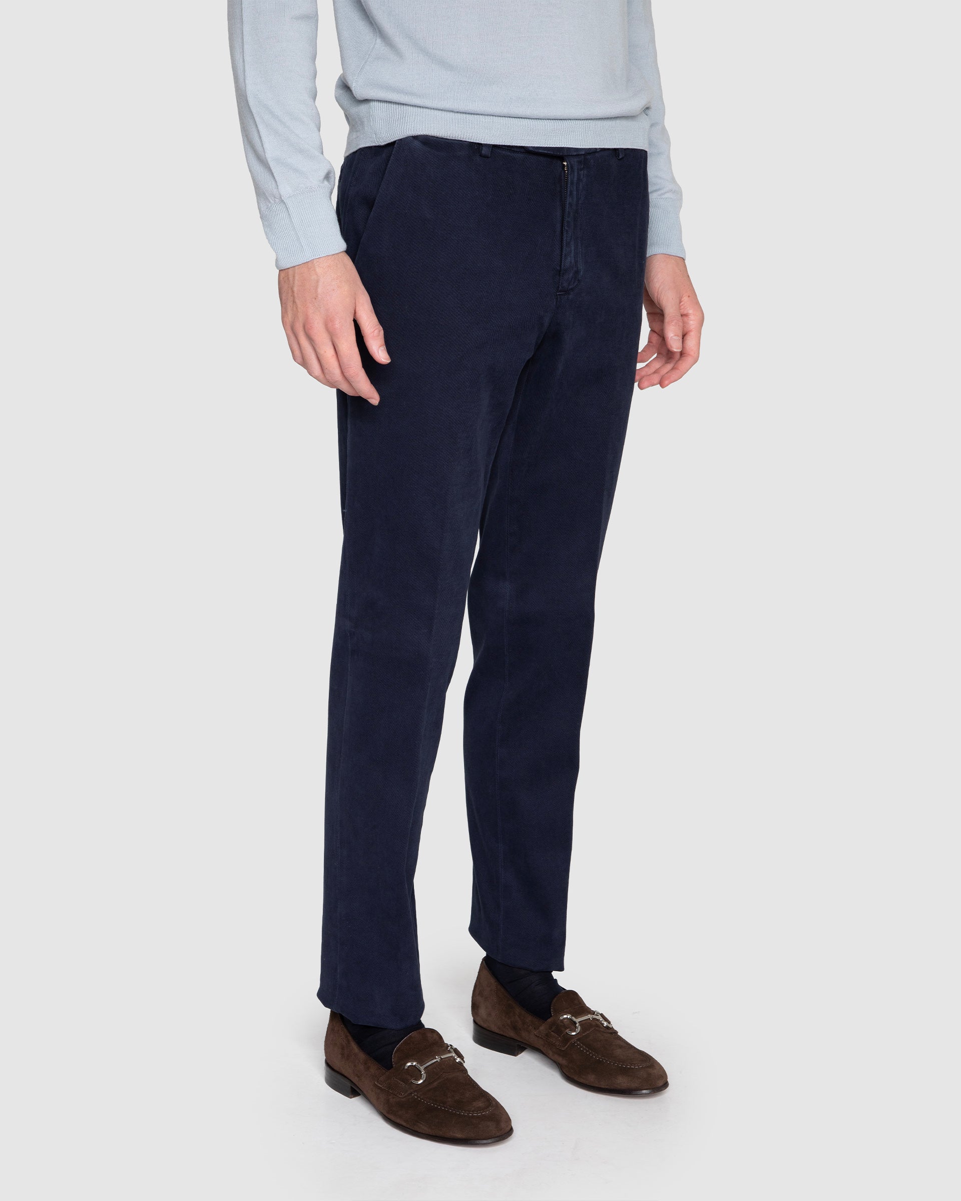Pantalone blu in cotone garzato con cintura elasticizzata con tiranti