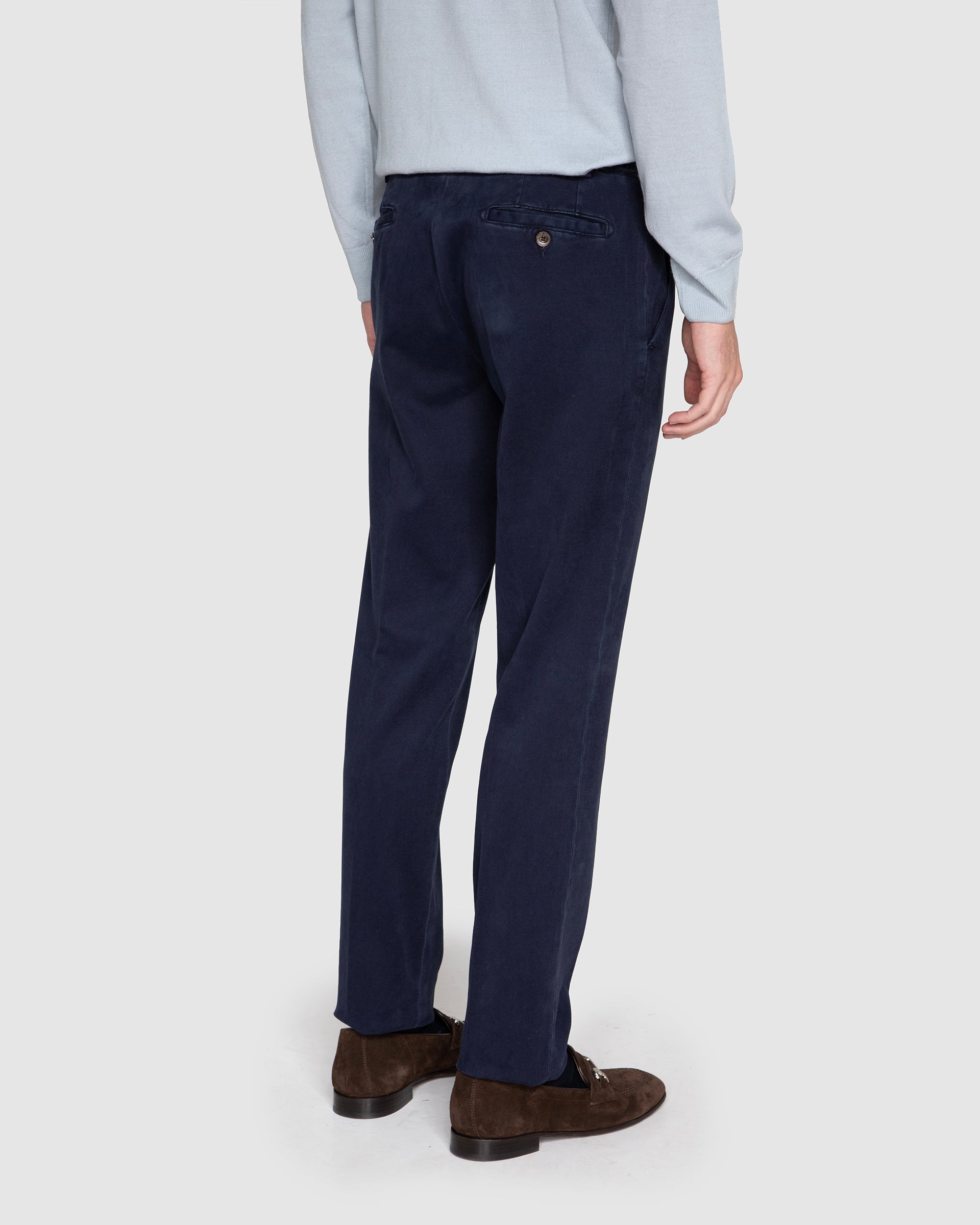 Pantalone blu in cotone garzato con cintura elasticizzata con tiranti