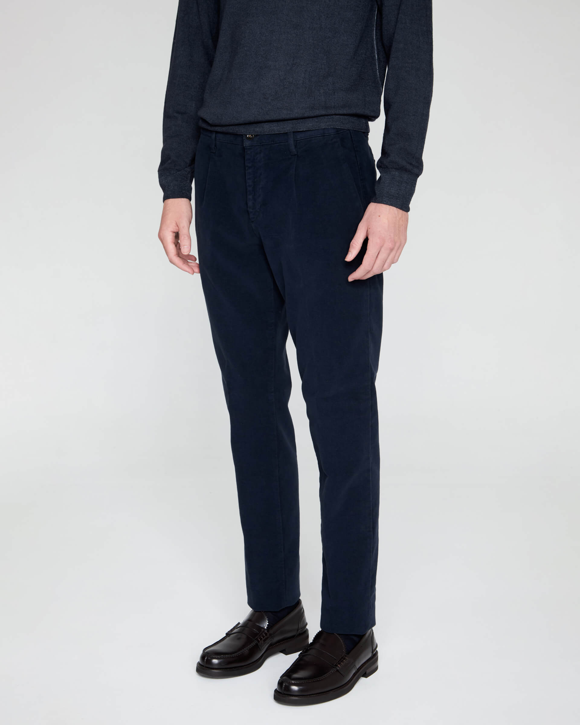 Pantalone Blu Chino in Fustagno di Cotone Stretch Tinto in Capo con Pinces  